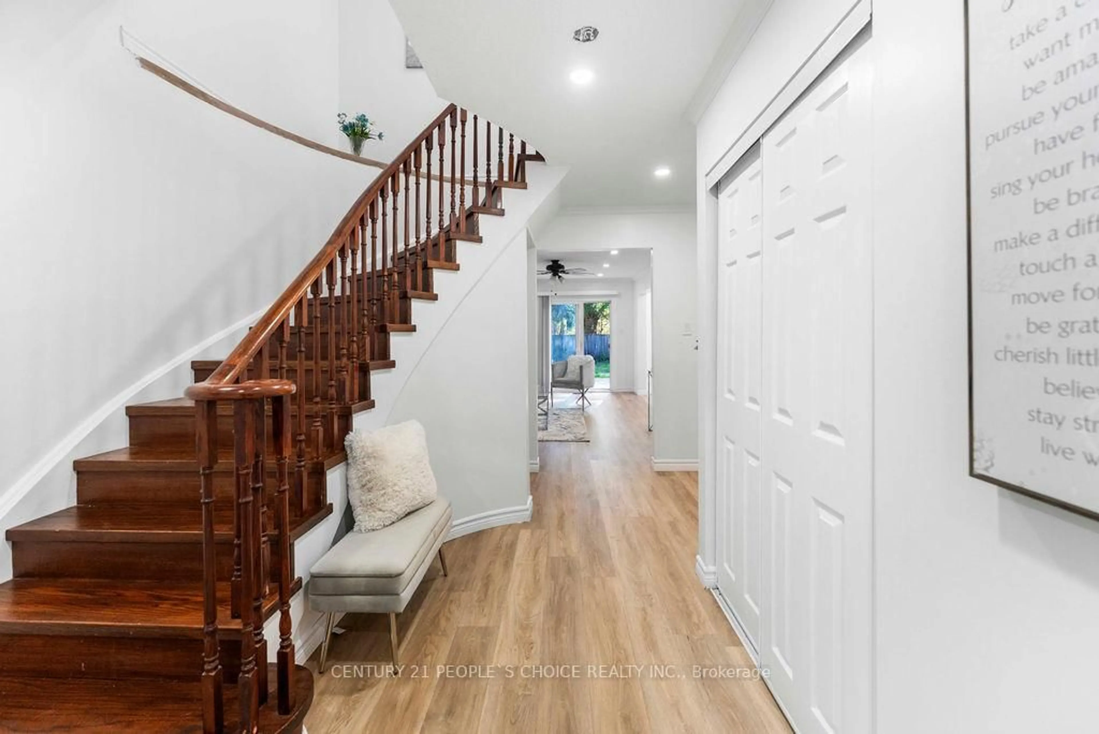 Indoor entryway for 4053 Trapper Cres, Mississauga Ontario L5L 3A7