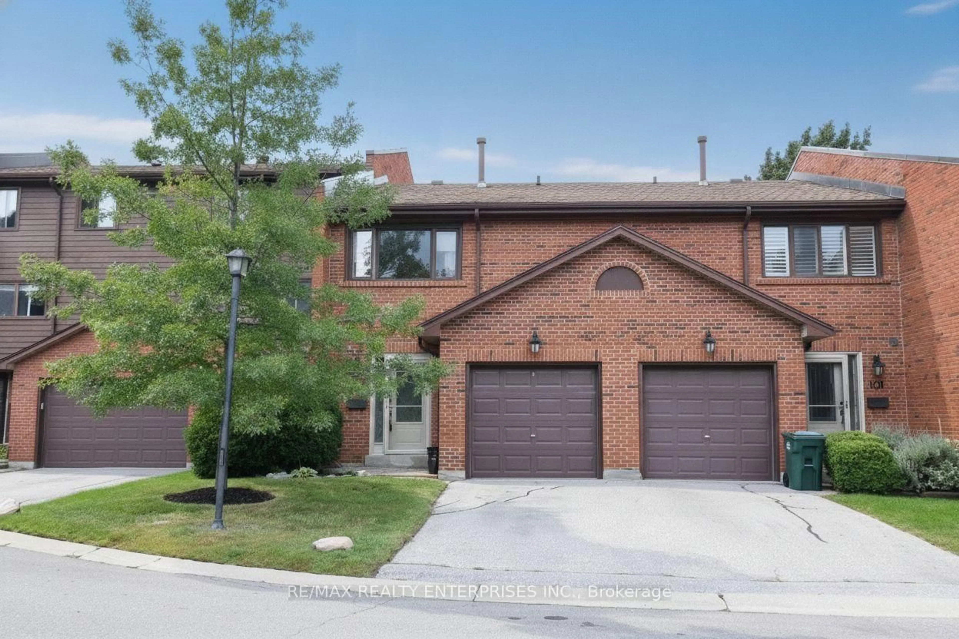 Home with brick exterior material, street for 4165 Fieldgate Dr #102, Mississauga Ontario L4W 2M9
