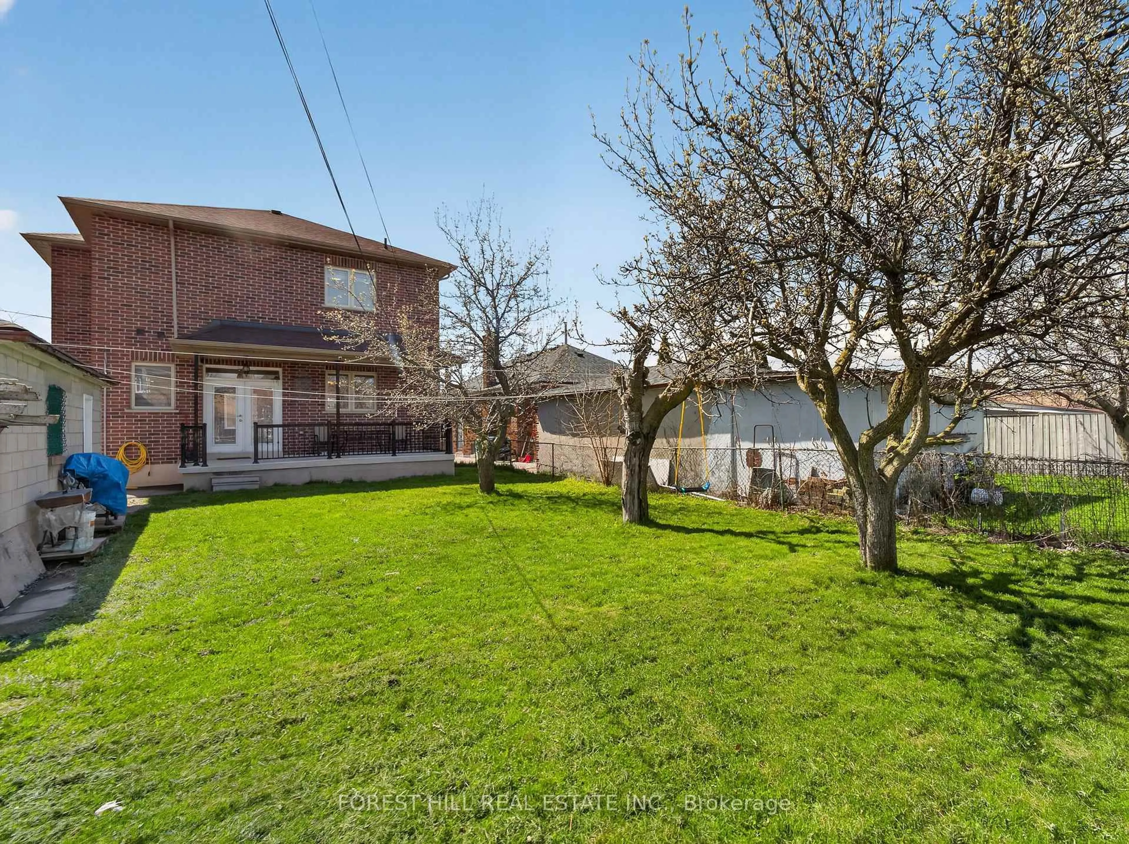Patio, street for 114 Regent Rd, Toronto Ontario M3K 1H4