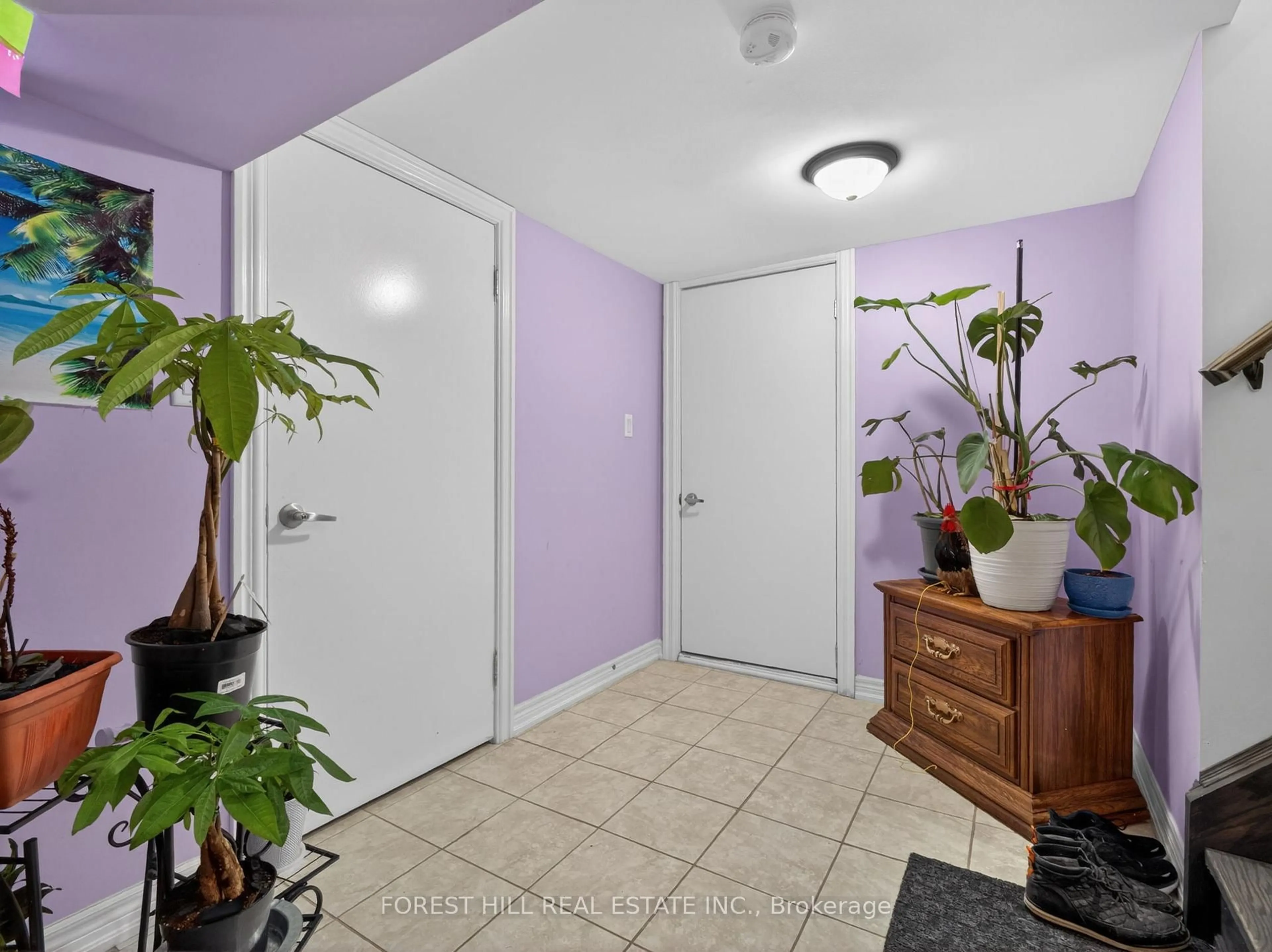 Indoor entryway for 114 Regent Rd, Toronto Ontario M3K 1H4