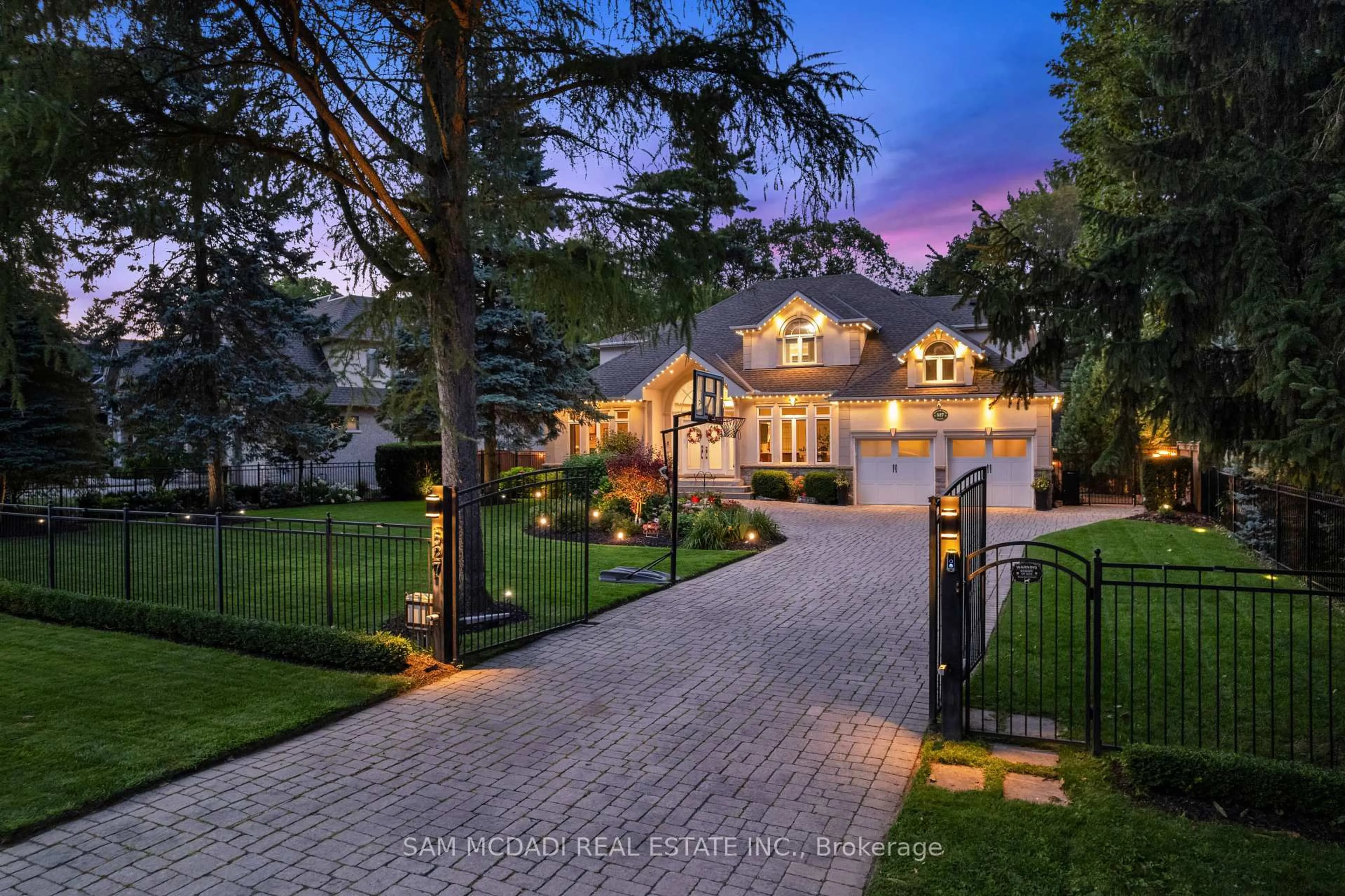 Home with brick exterior material, street for 527 Meadow Wood Rd, Mississauga Ontario L5J 2S4