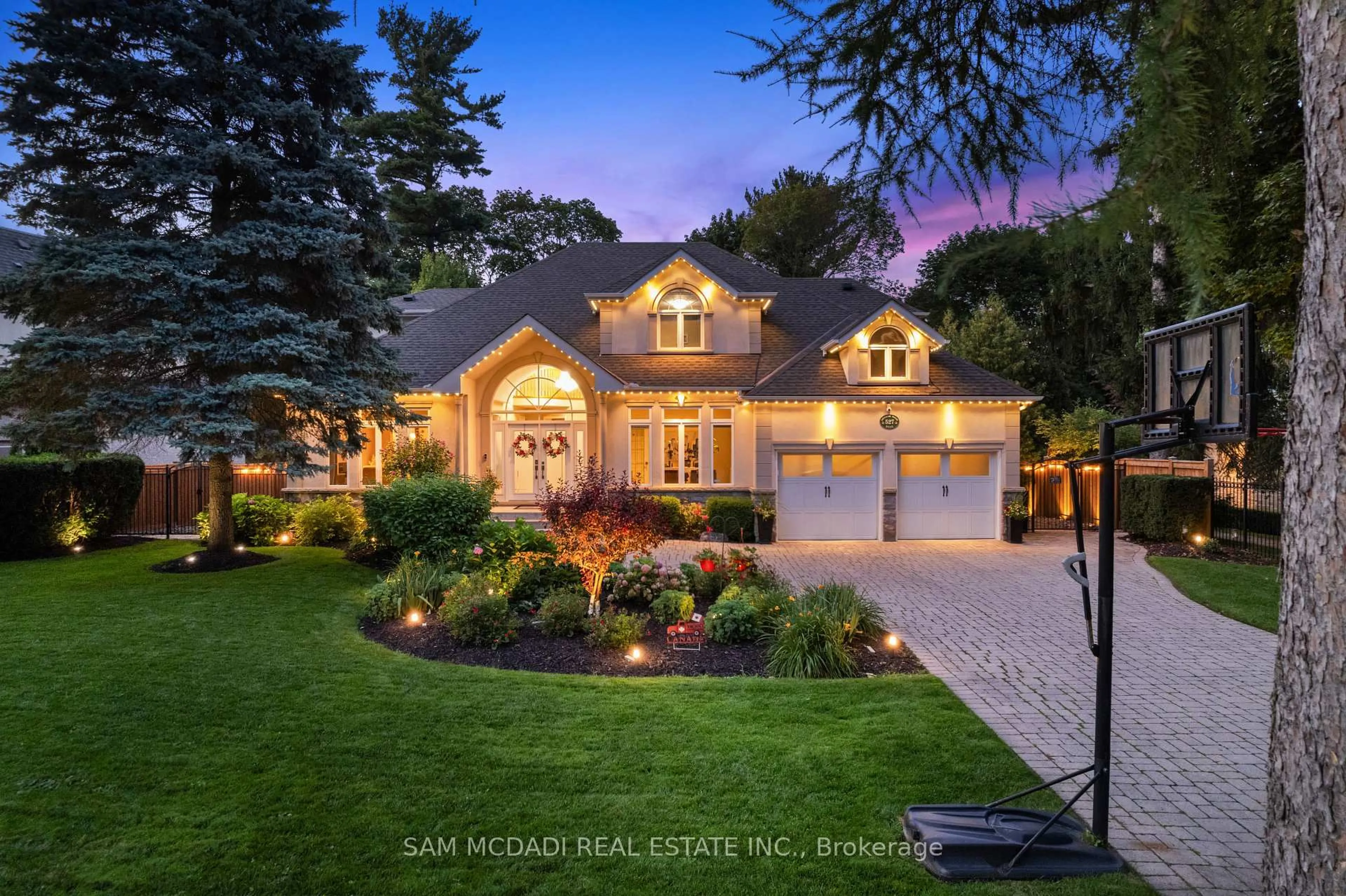 Home with brick exterior material, street for 527 Meadow Wood Rd, Mississauga Ontario L5J 2S4