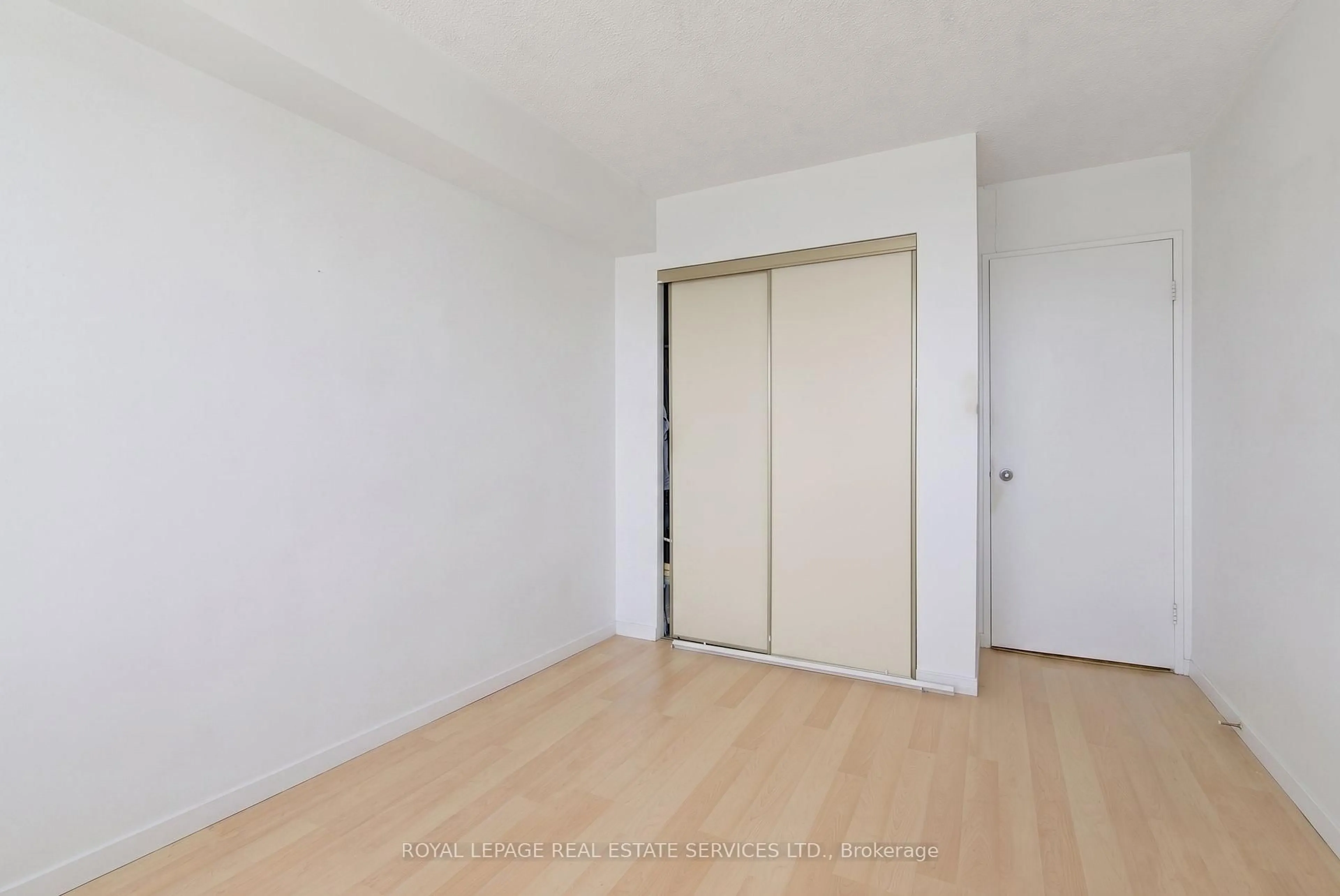 A pic of a room for 75 King St #1212, Mississauga Ontario L5A 4G5