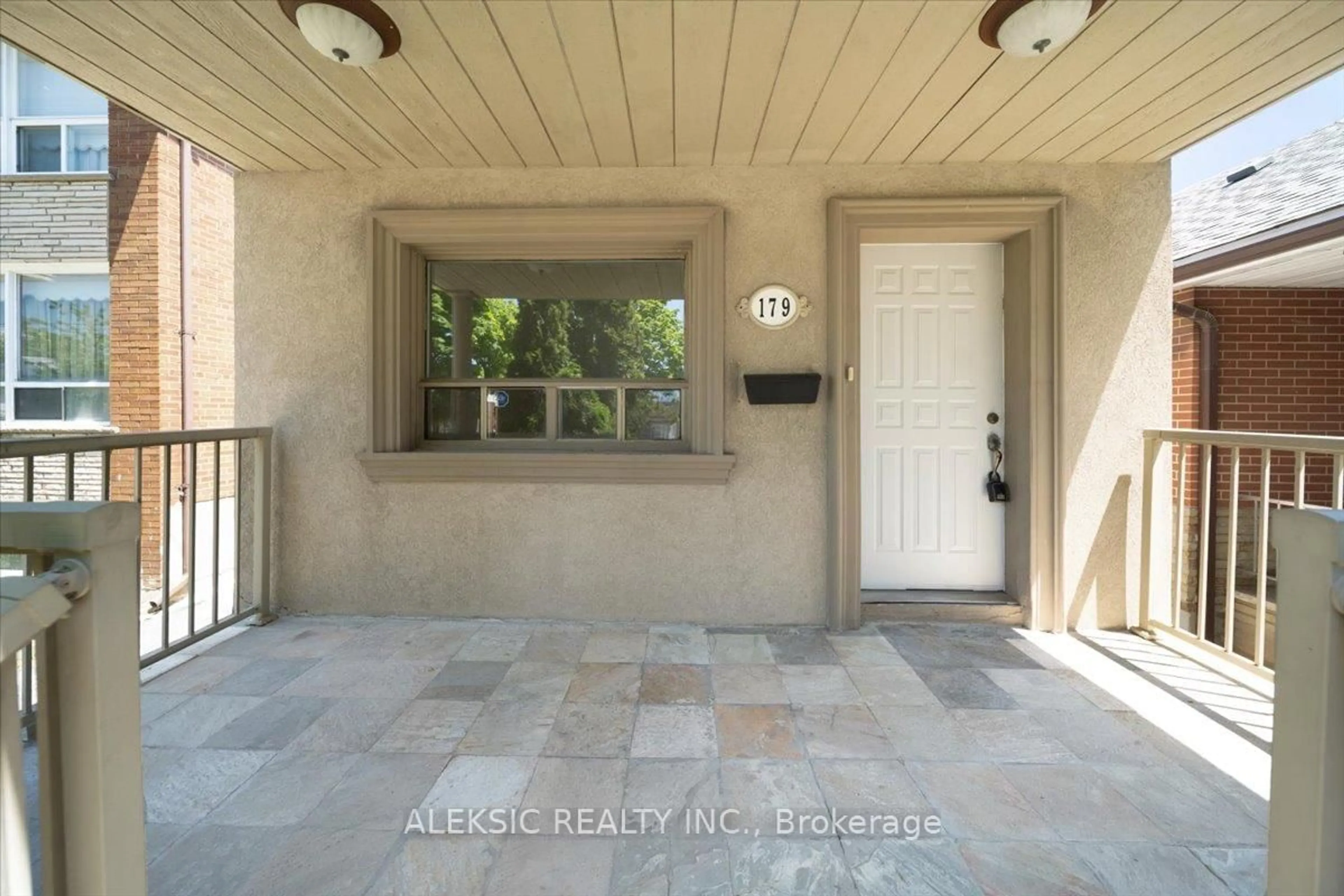 Indoor entryway for 179 Thirtieth St, Toronto Ontario M8W 3C6