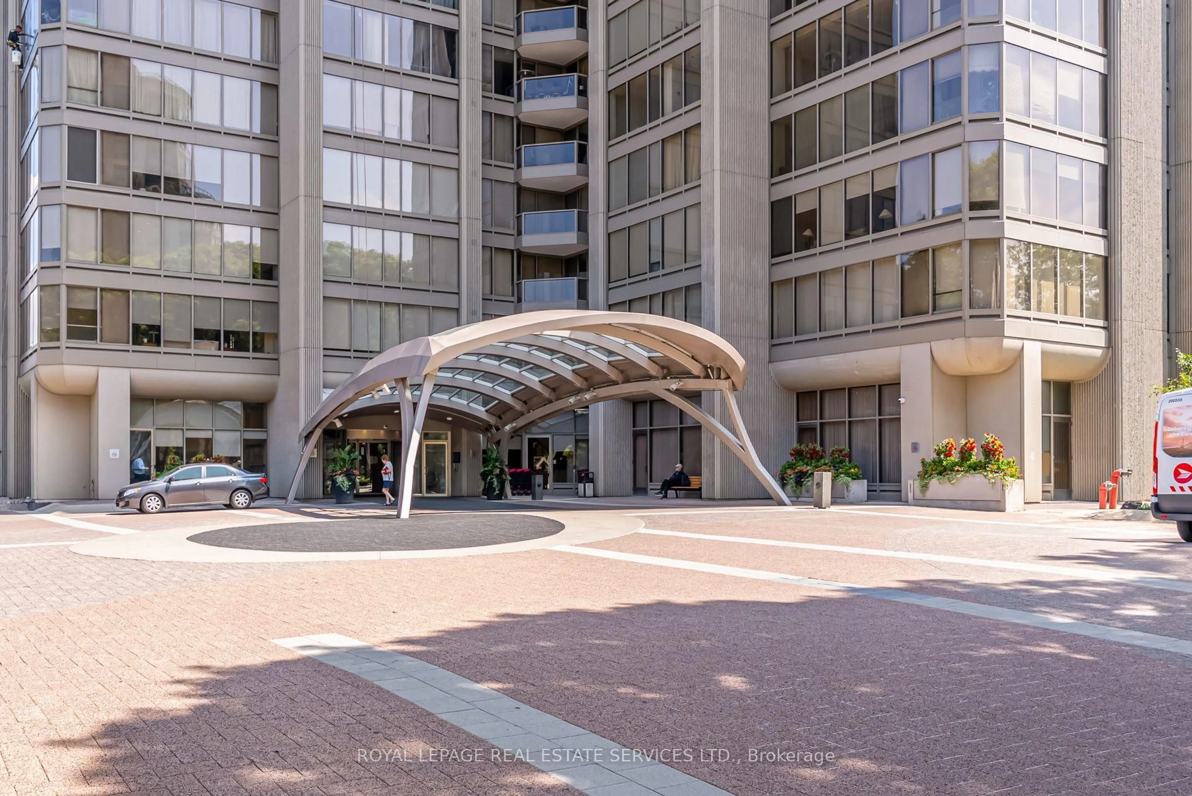 Indoor foyer for 2045 Lake Shore Blvd #1610, Toronto Ontario M8V 2Z6