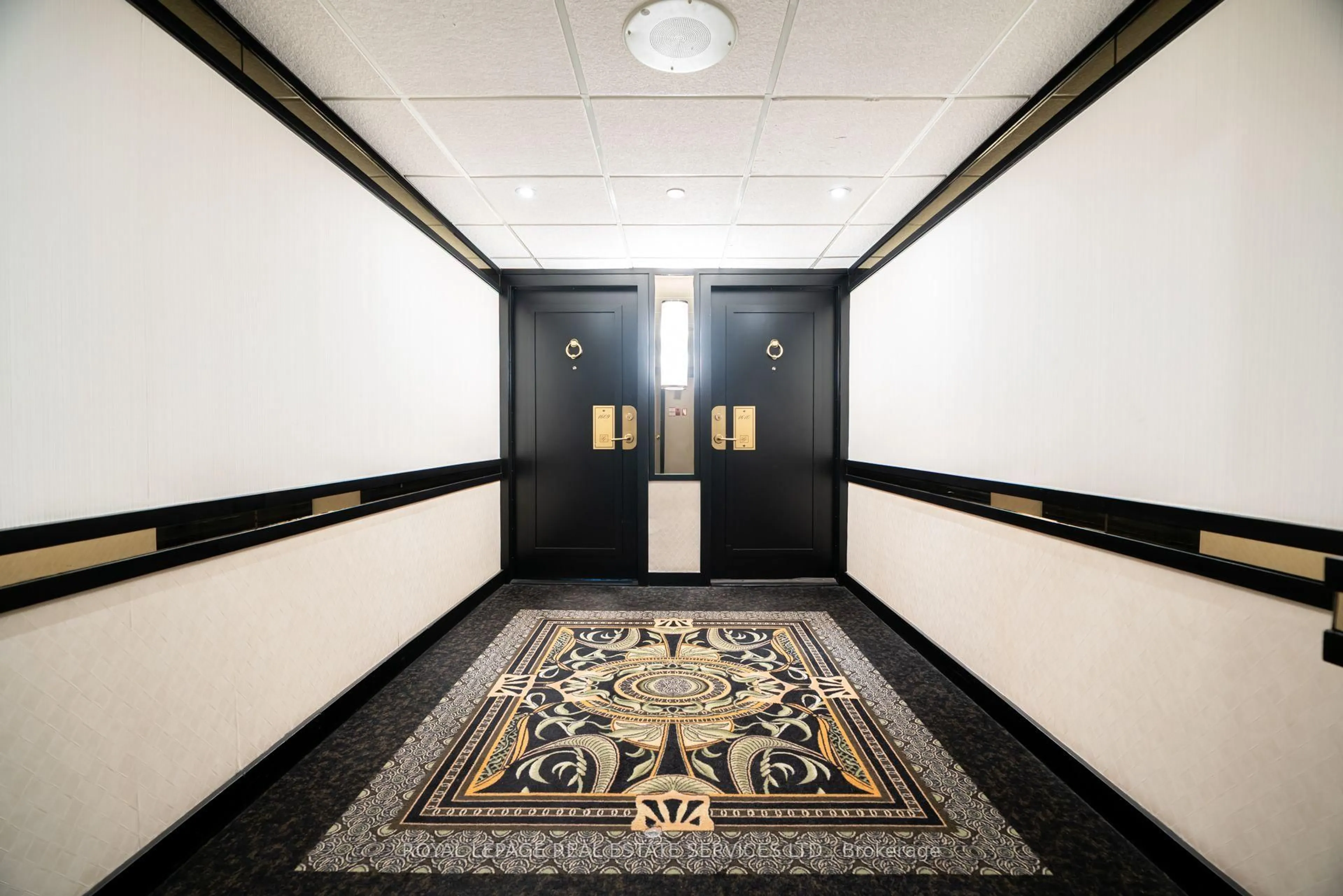 Indoor foyer for 2045 Lake Shore Blvd #1610, Toronto Ontario M8V 2Z6
