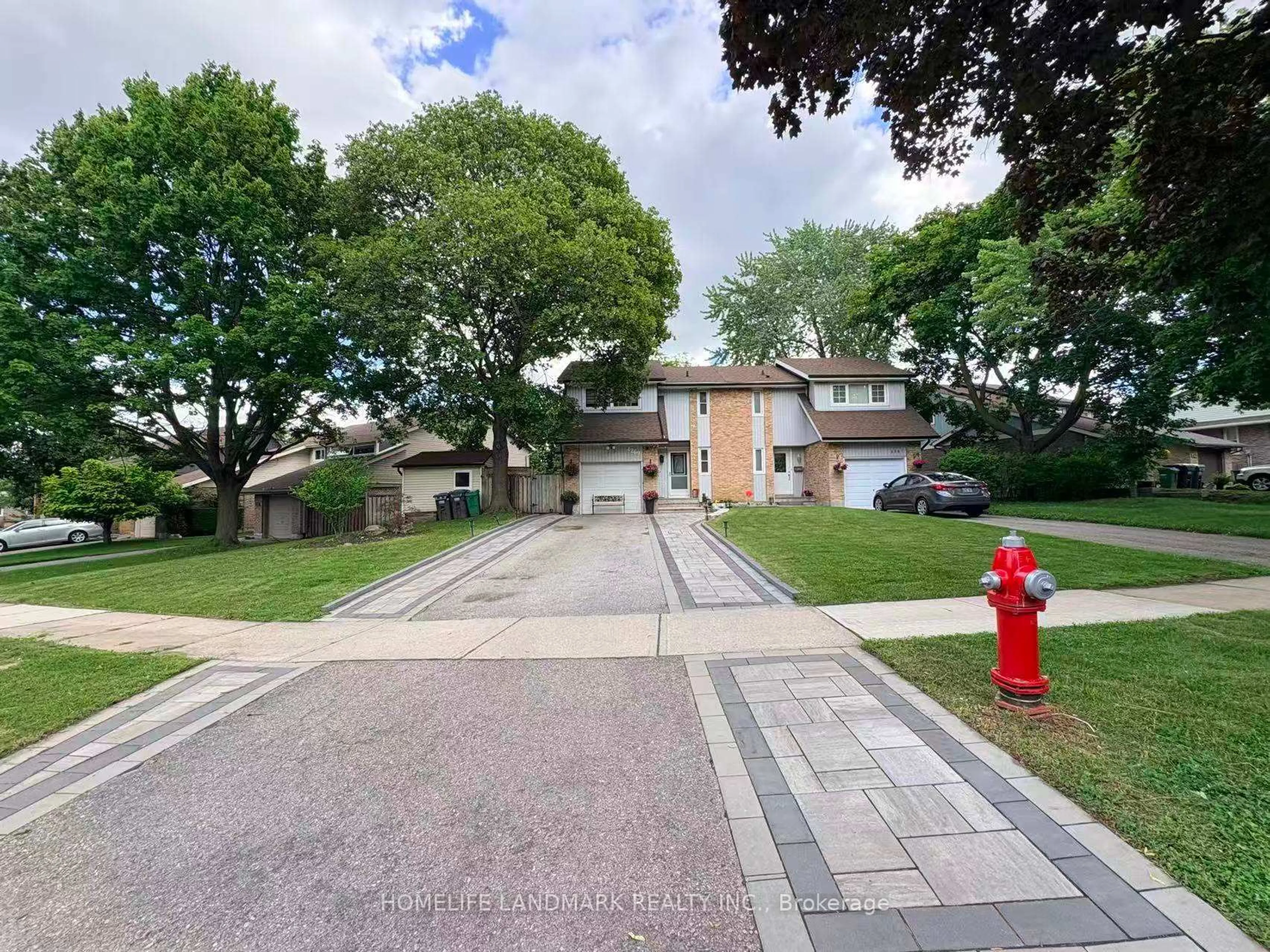 A pic from outside/outdoor area/front of a property/back of a property/a pic from drone, street for 4269 Gayling Gdns, Mississauga Ontario L5L 1Z8