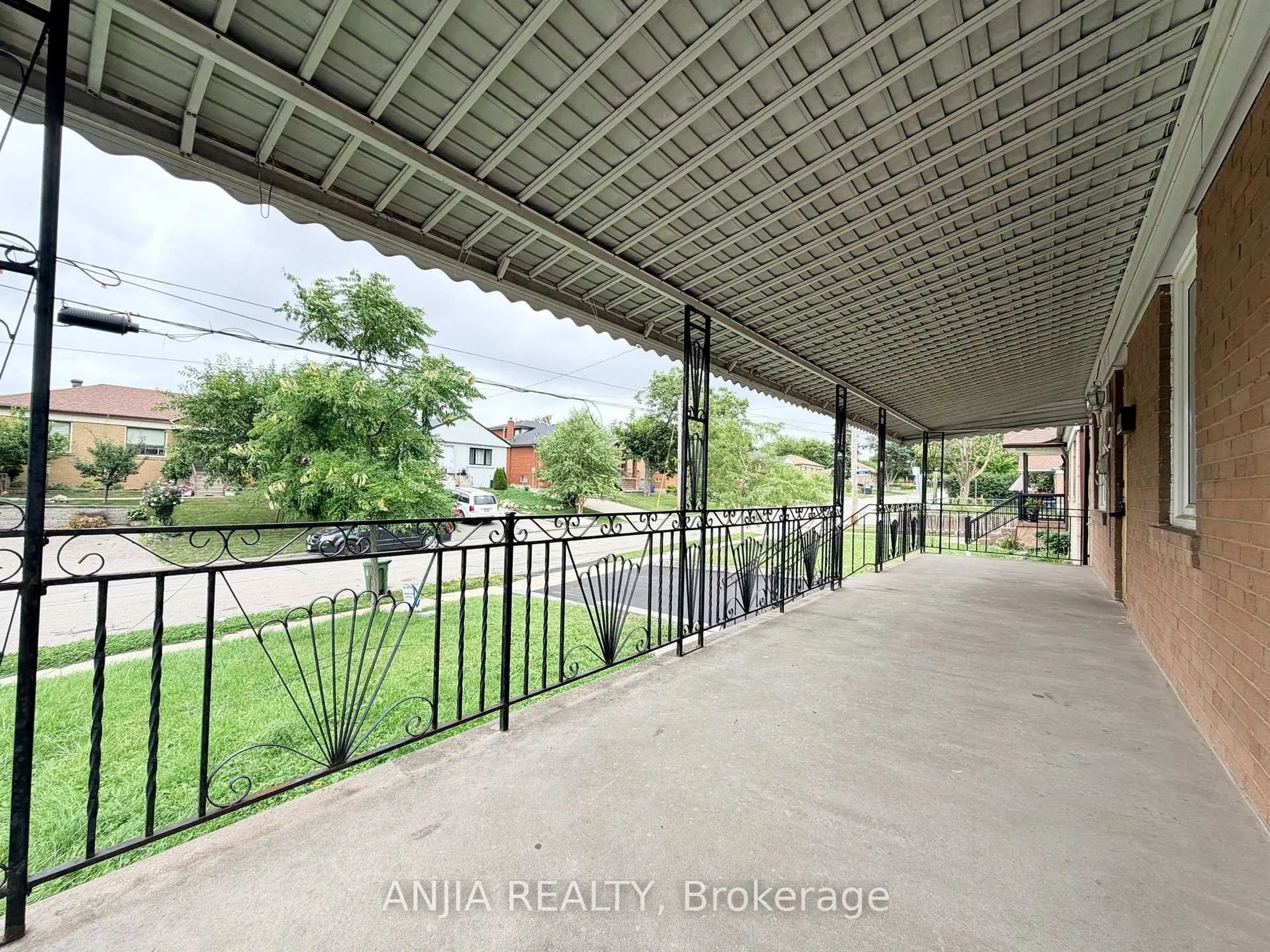 Patio, street for 77 Nash Dr, Toronto Ontario M3M 2L6