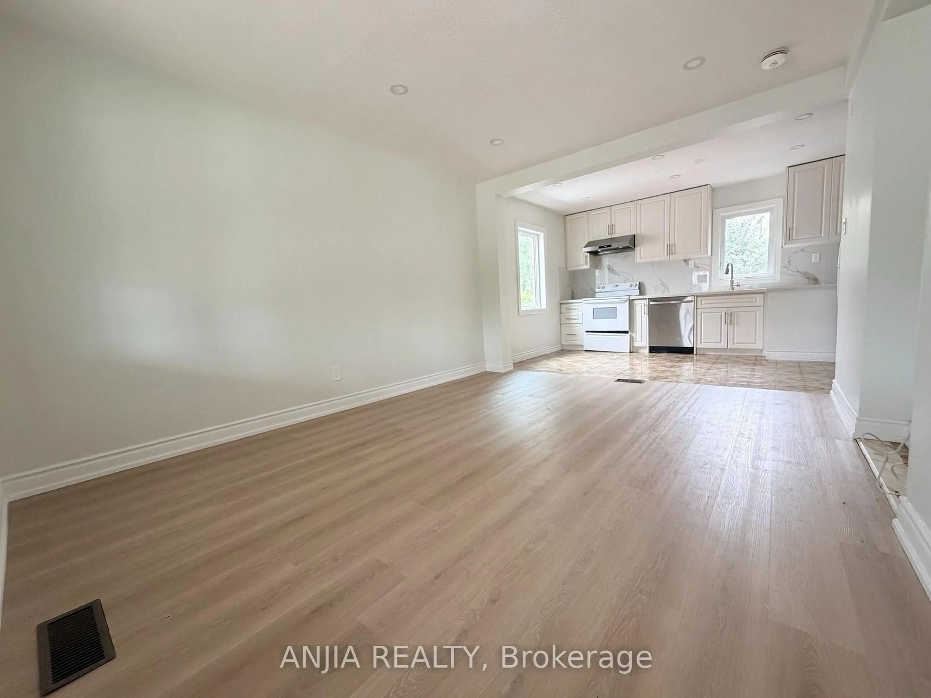 A pic of a room for 77 Nash Dr, Toronto Ontario M3M 2L6