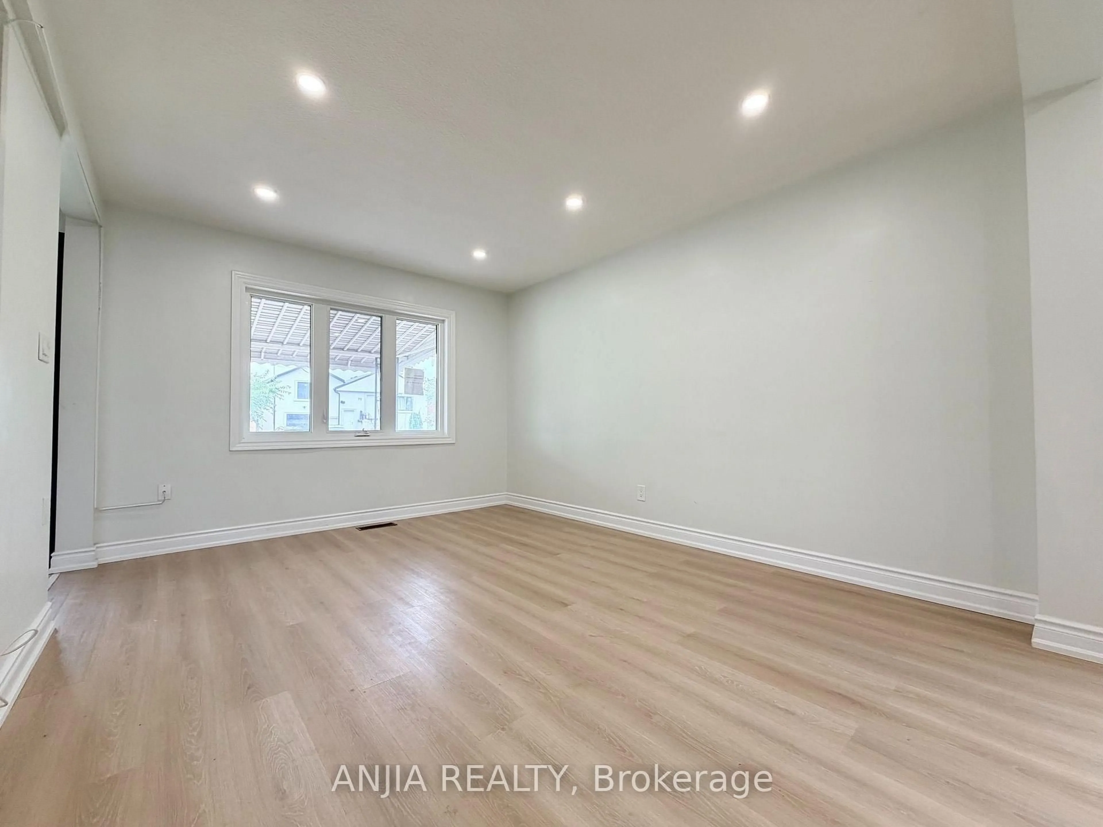 A pic of a room for 77 Nash Dr, Toronto Ontario M3M 2L6