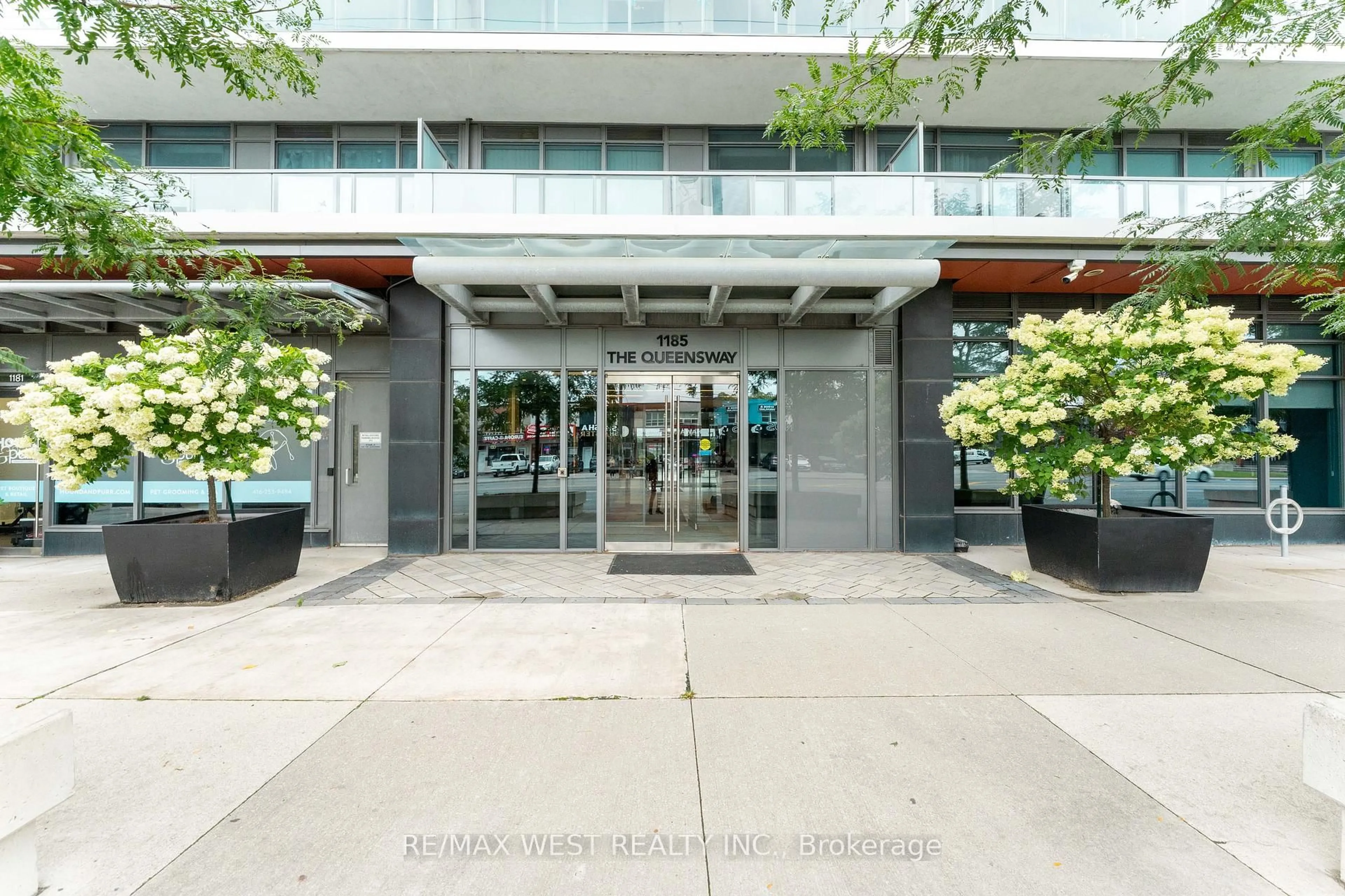 Indoor foyer for 1185 The Queensway #710, Toronto Ontario M8Z 1R2