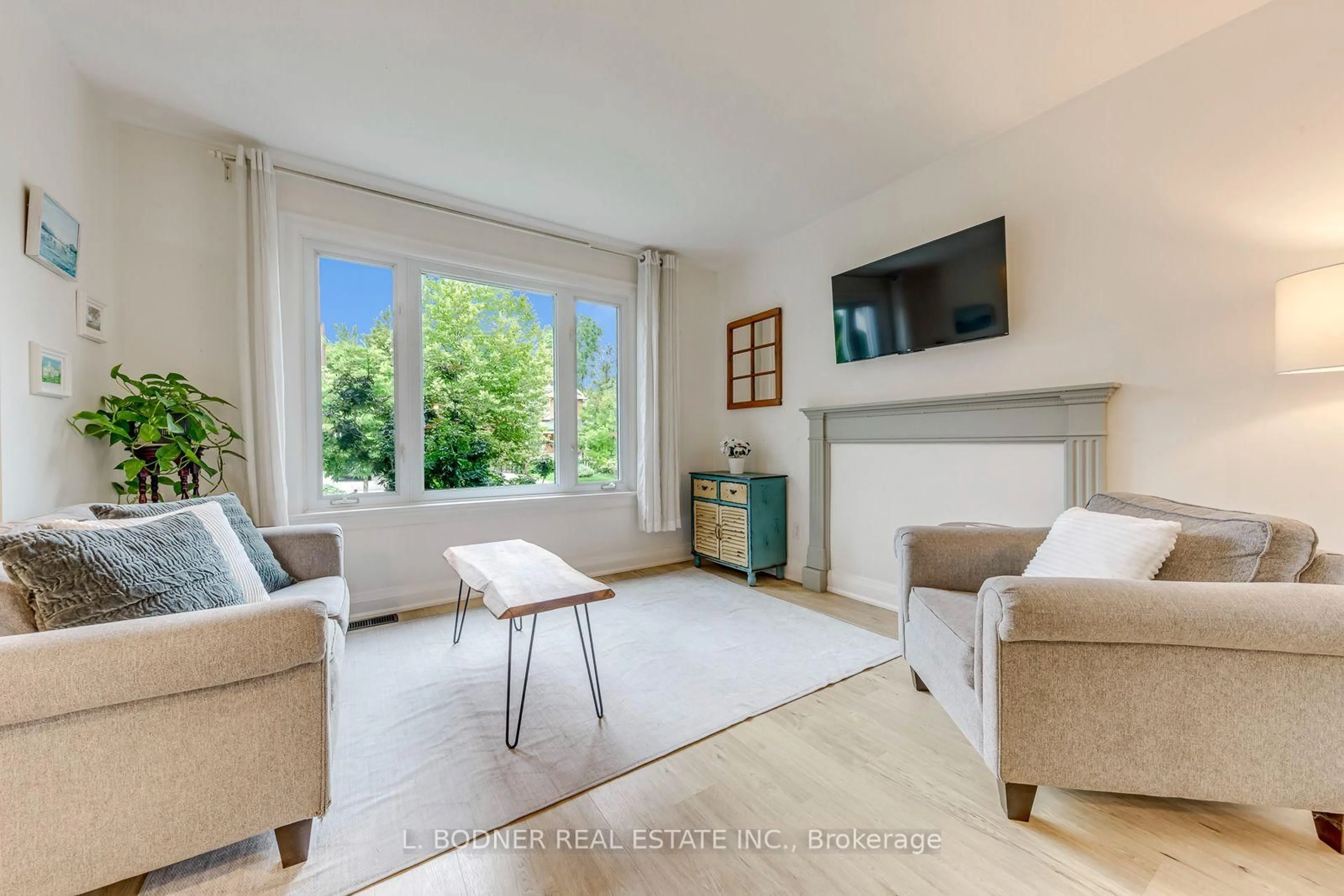 Living room with furniture, unknown for 59 Queens Dr, Toronto Ontario M9N 2H5