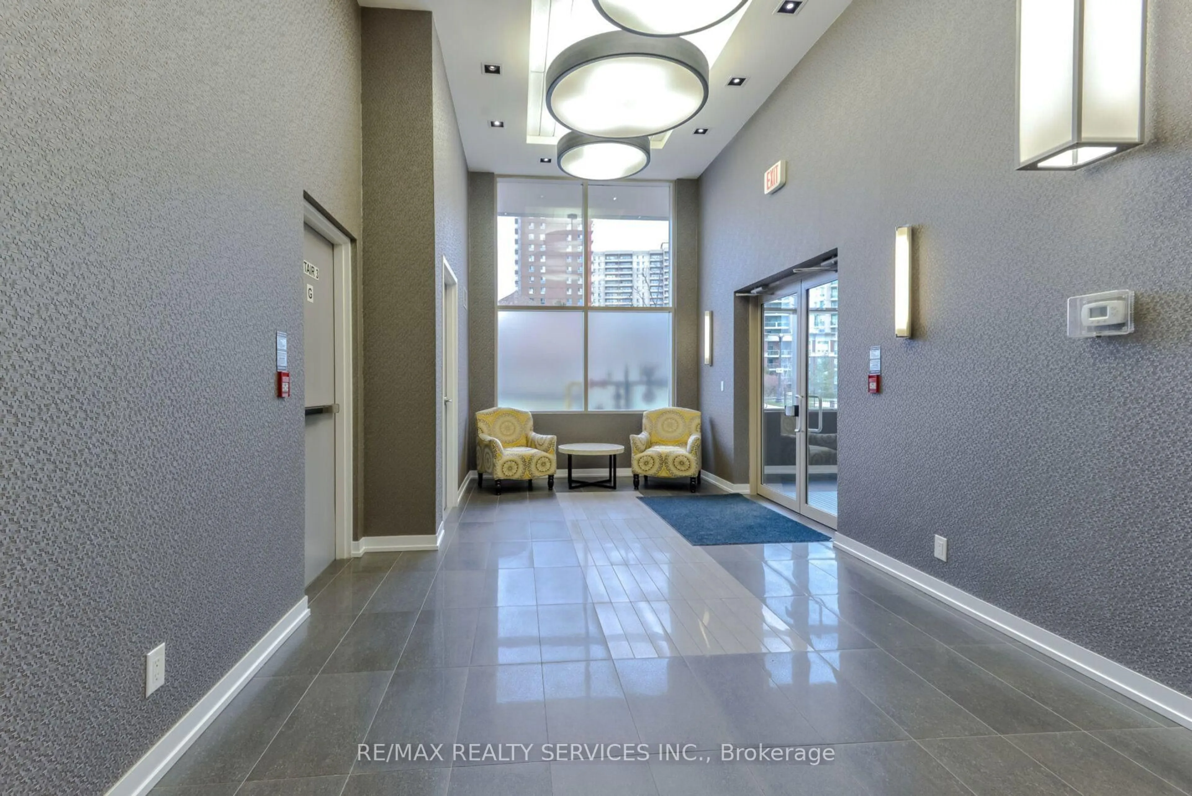 Indoor foyer for 5101 Dundas St #901, Toronto Ontario M9A 5G8