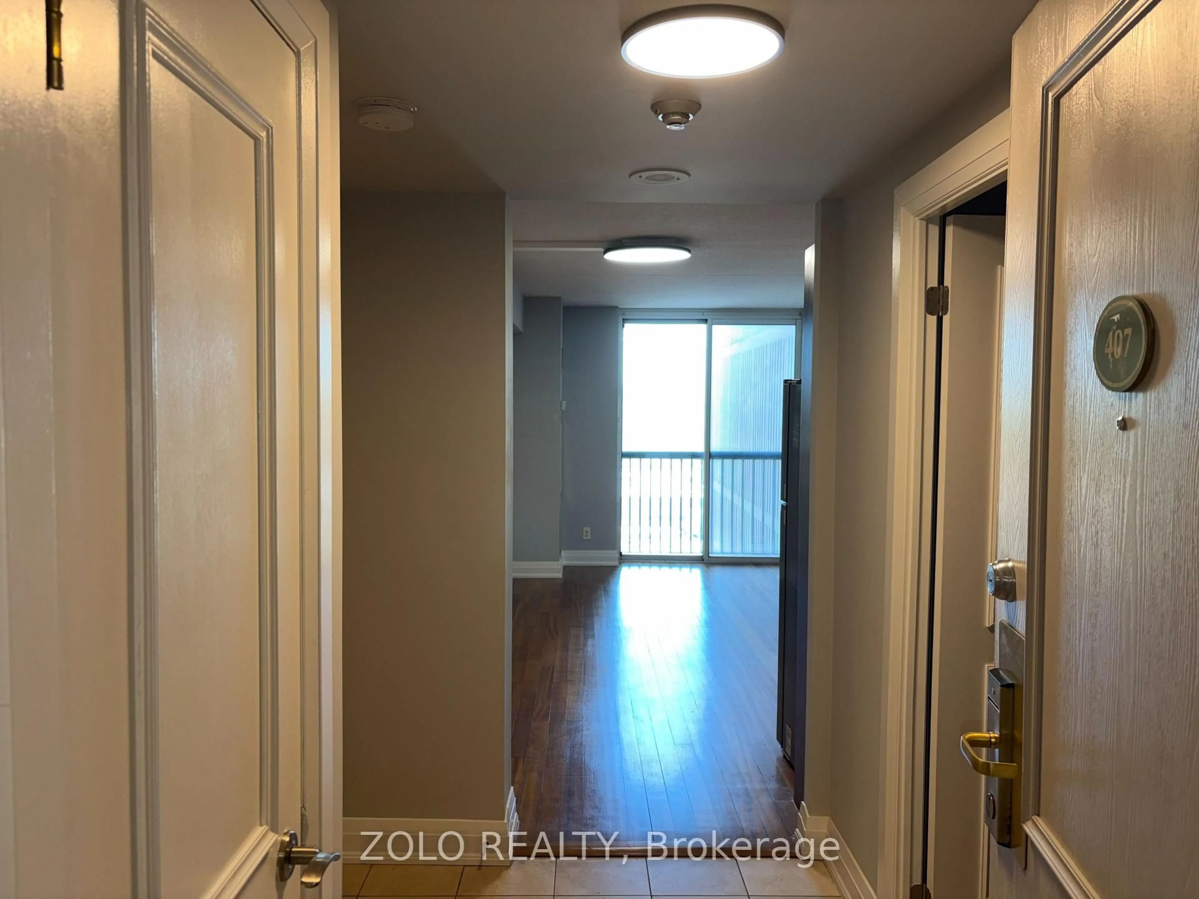 Indoor foyer for 2737 Keele St #407, Toronto Ontario M3M 2E9