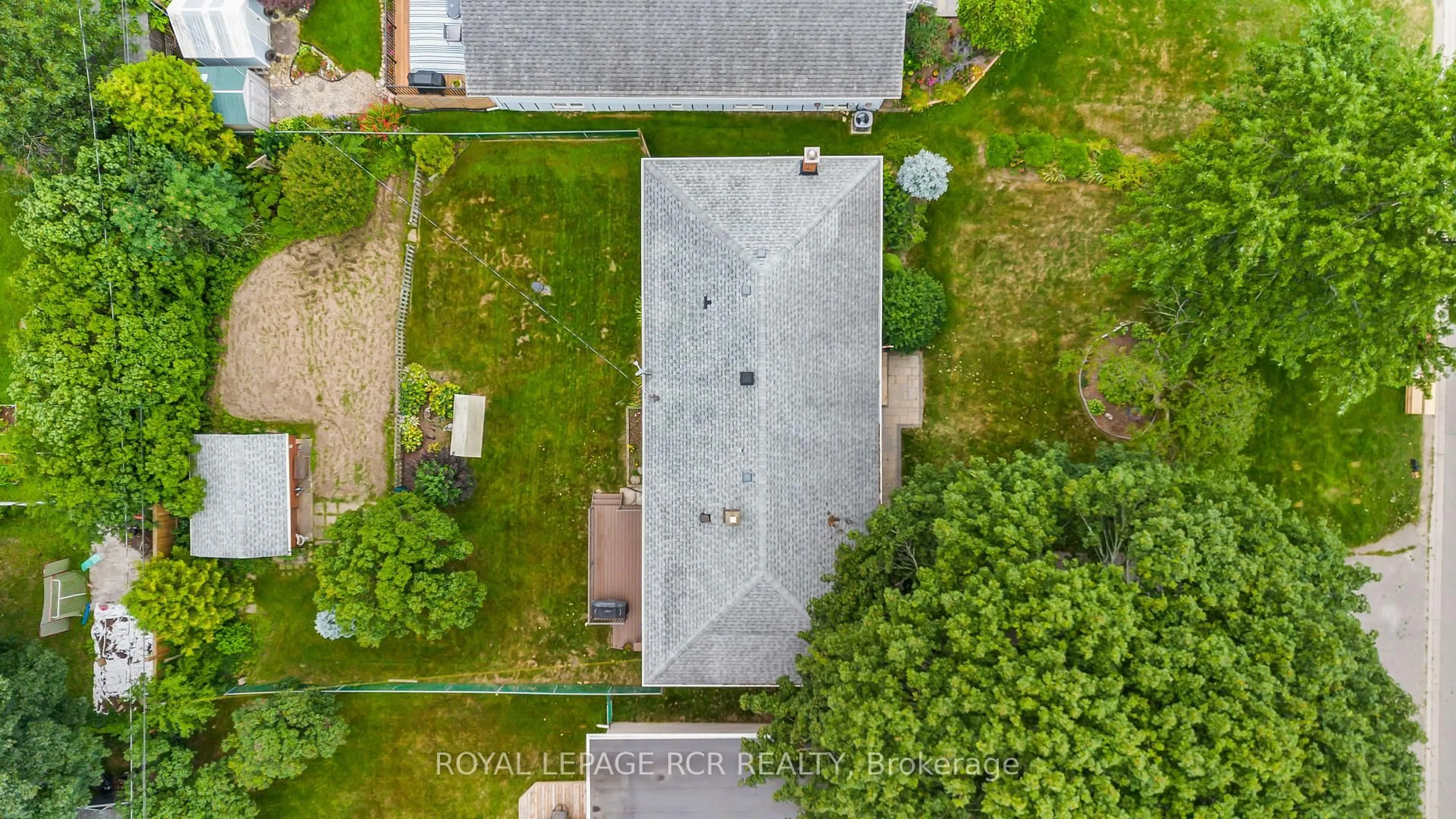 A pic from outside/outdoor area/front of a property/back of a property/a pic from drone, street for 89 Town Line, Orangeville Ontario L9W 1V7