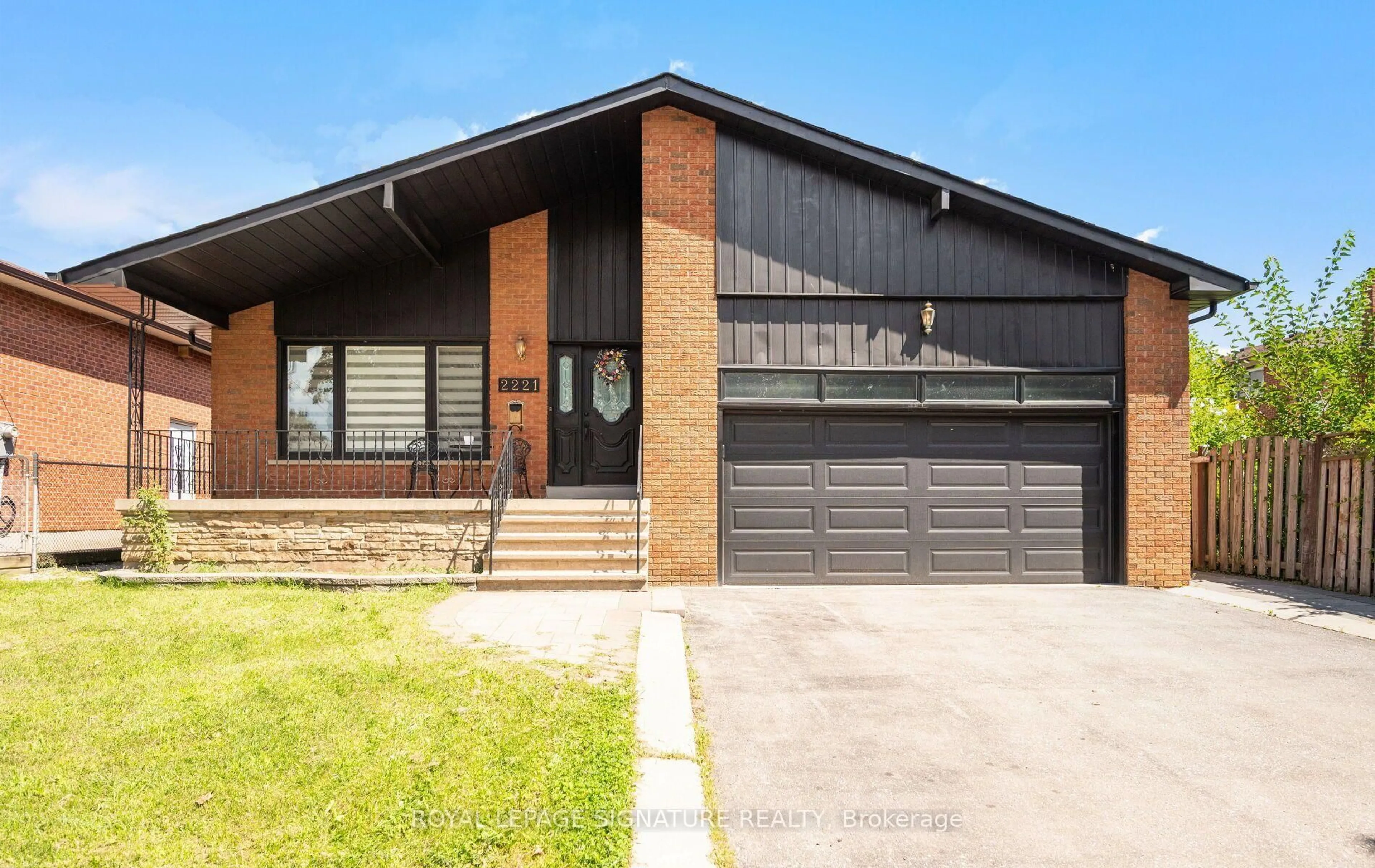 Home with brick exterior material, street for 2221 Florian Rd, Mississauga Ontario L5A 3Y9