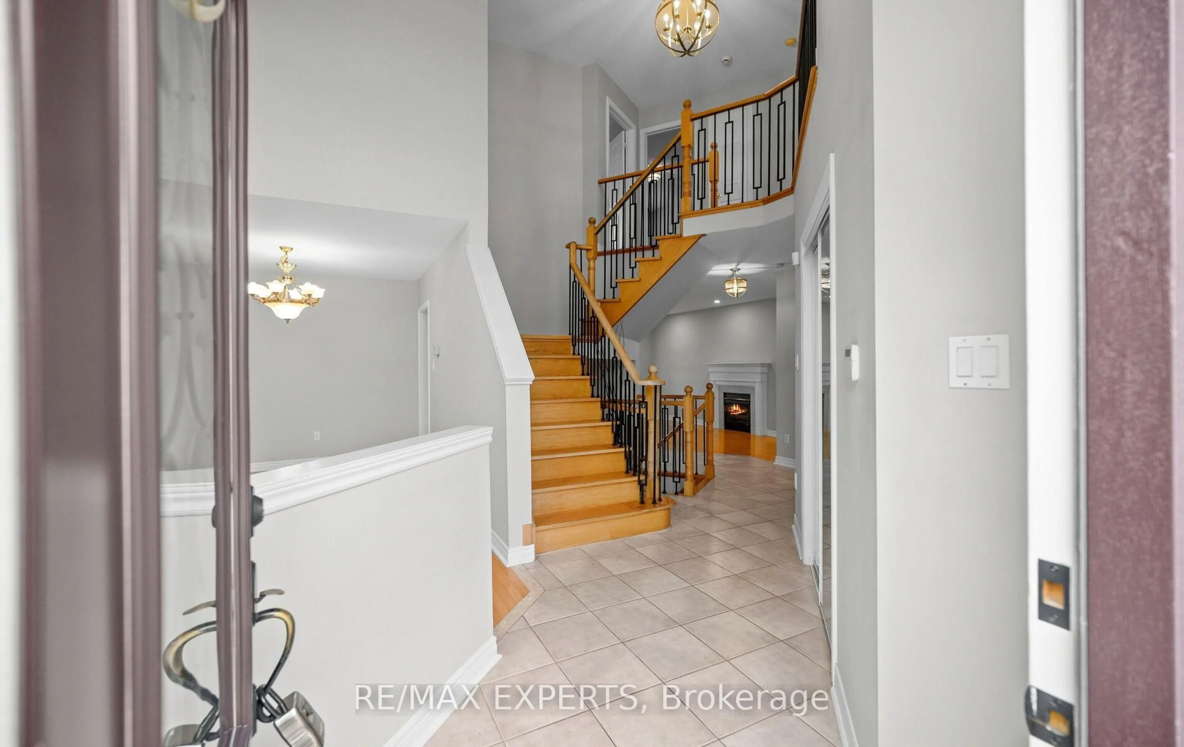 Indoor foyer for 90 Coolspring Cres, Caledon Ontario L7E 1W7