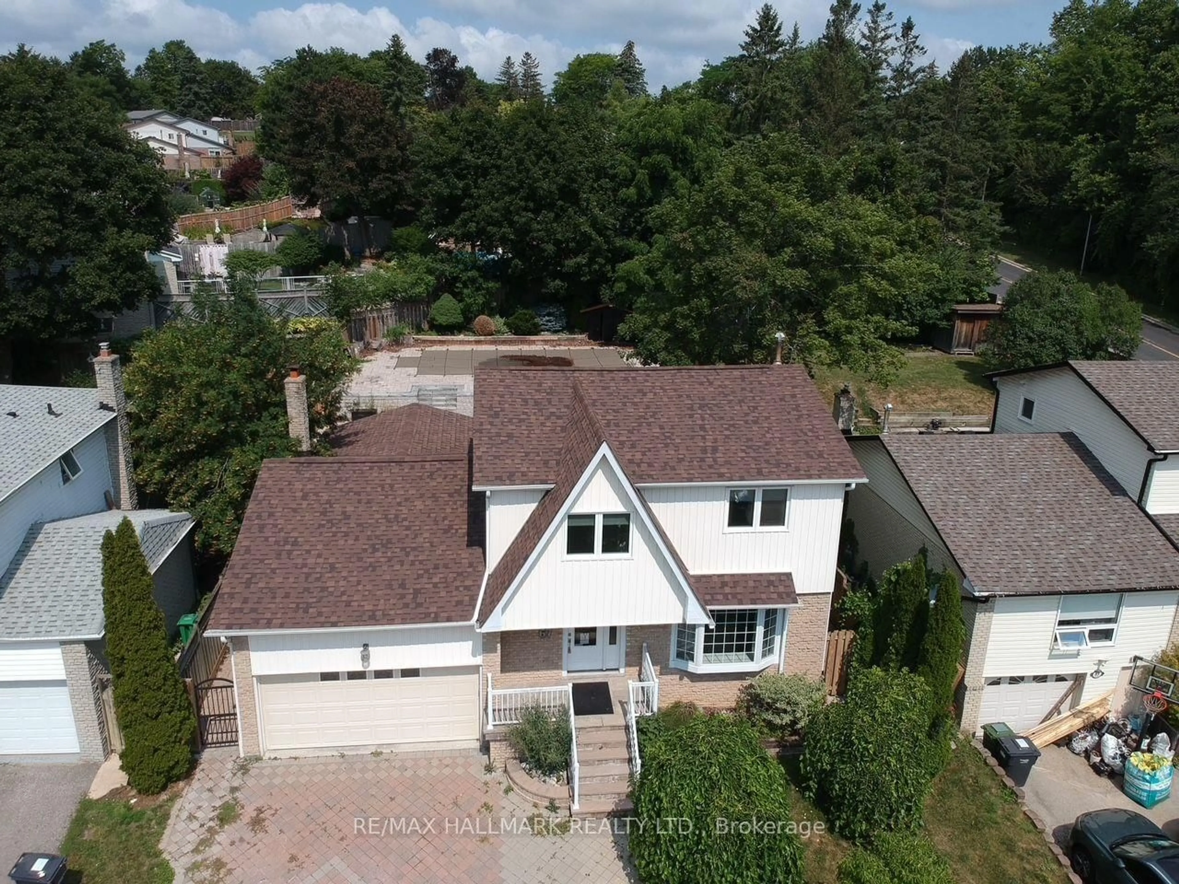 A pic from outside/outdoor area/front of a property/back of a property/a pic from drone, street for 67 Sherin Crt, Caledon Ontario L7E 3T6