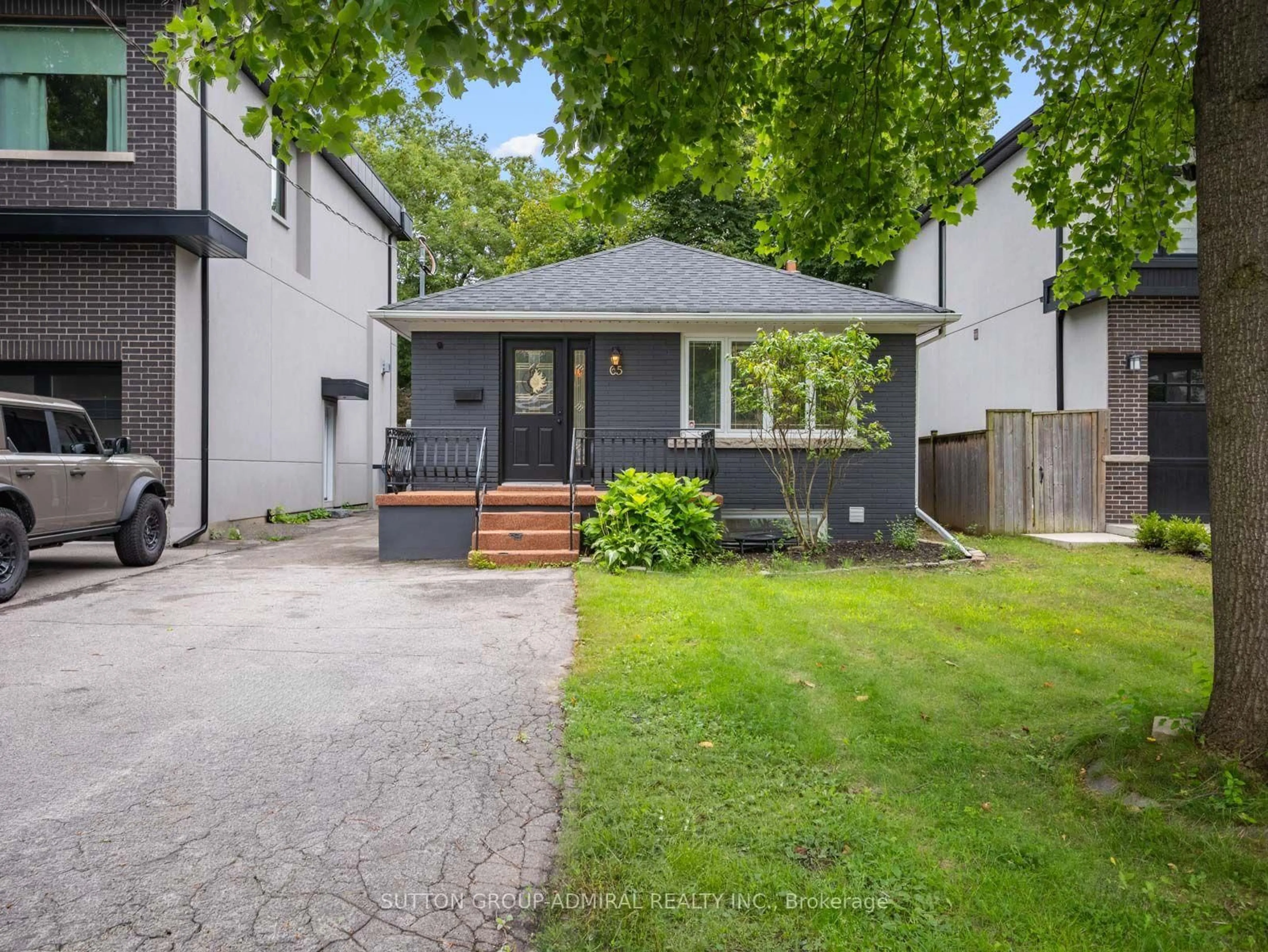 A pic from outside/outdoor area/front of a property/back of a property/a pic from drone, street for 65 Woodbury Rd, Toronto Ontario M8W 1X8