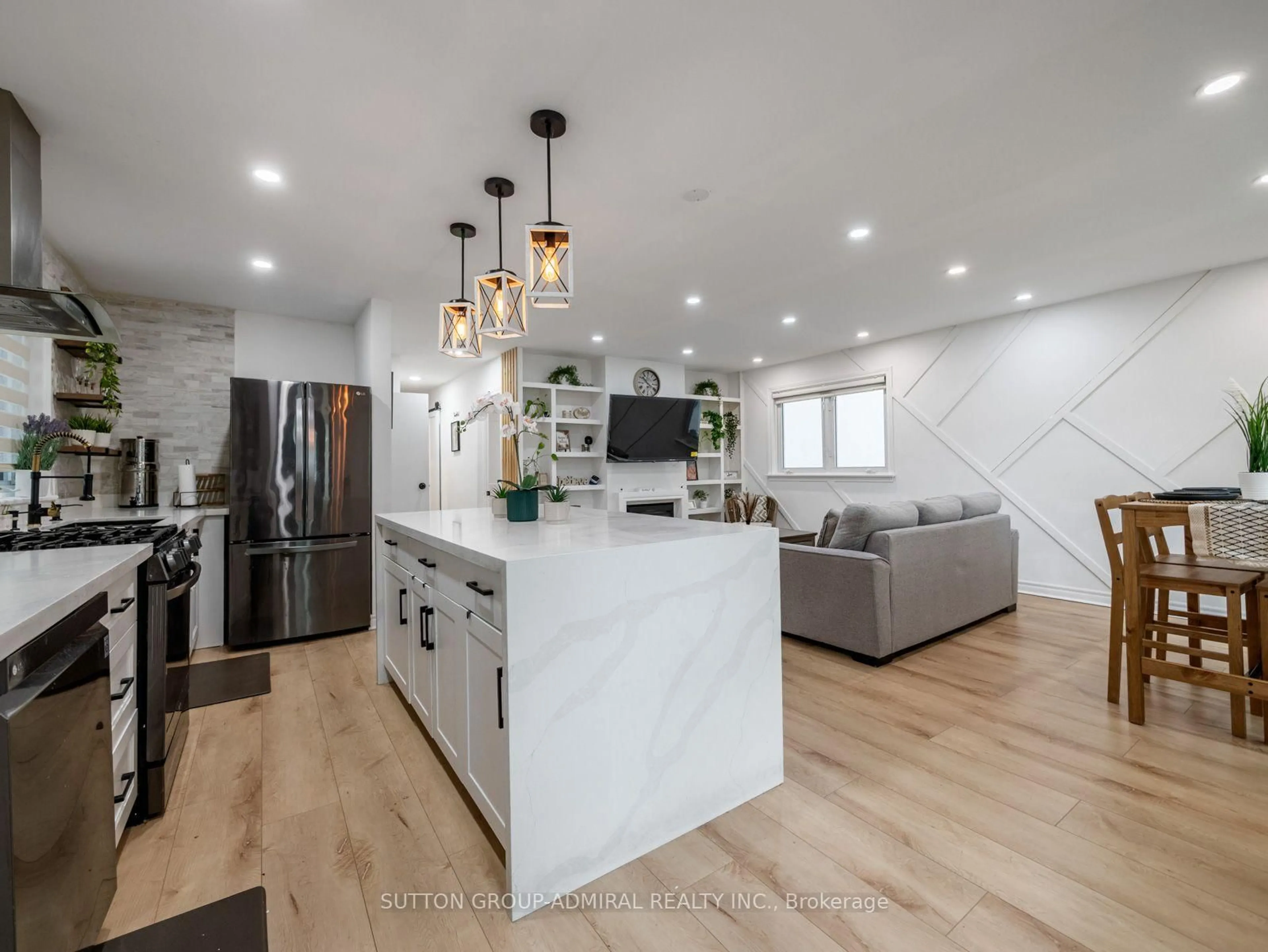 Open concept kitchen, unknown for 65 Woodbury Rd, Toronto Ontario M8W 1X8