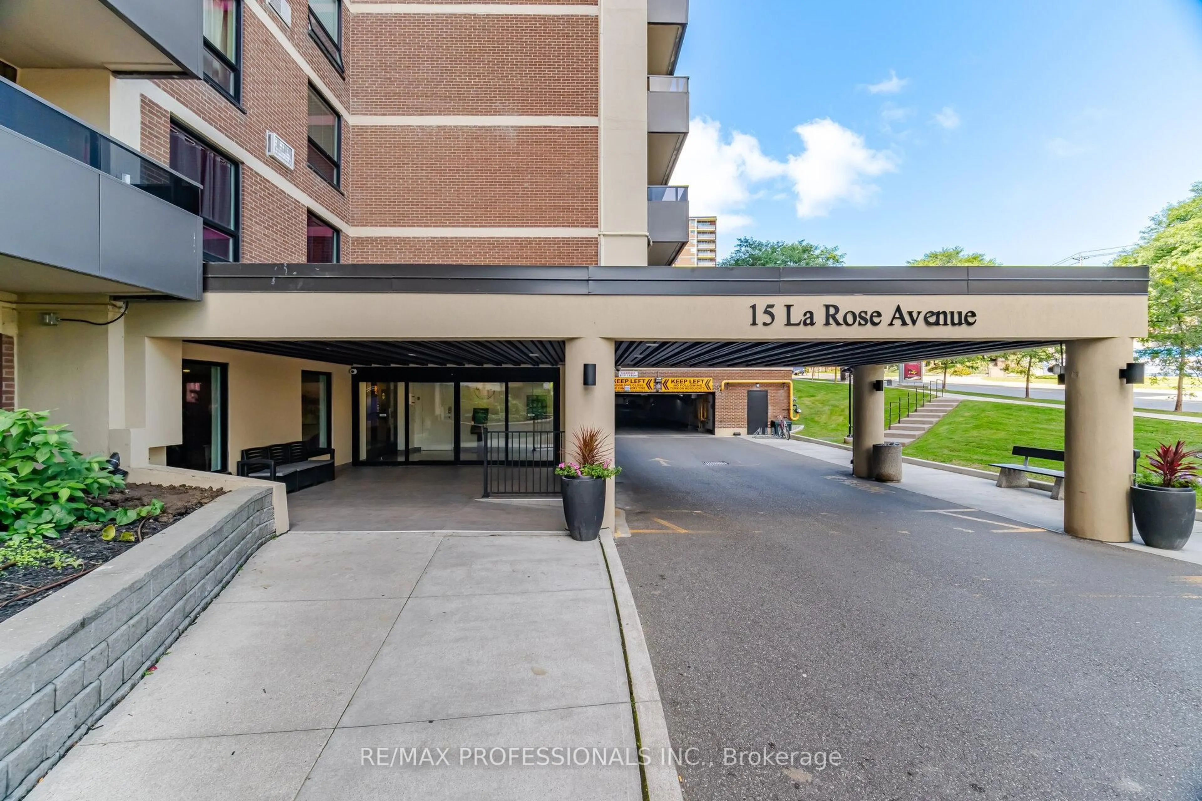 Indoor foyer for 15 La Rose Ave #902, Toronto Ontario M9P 1A7