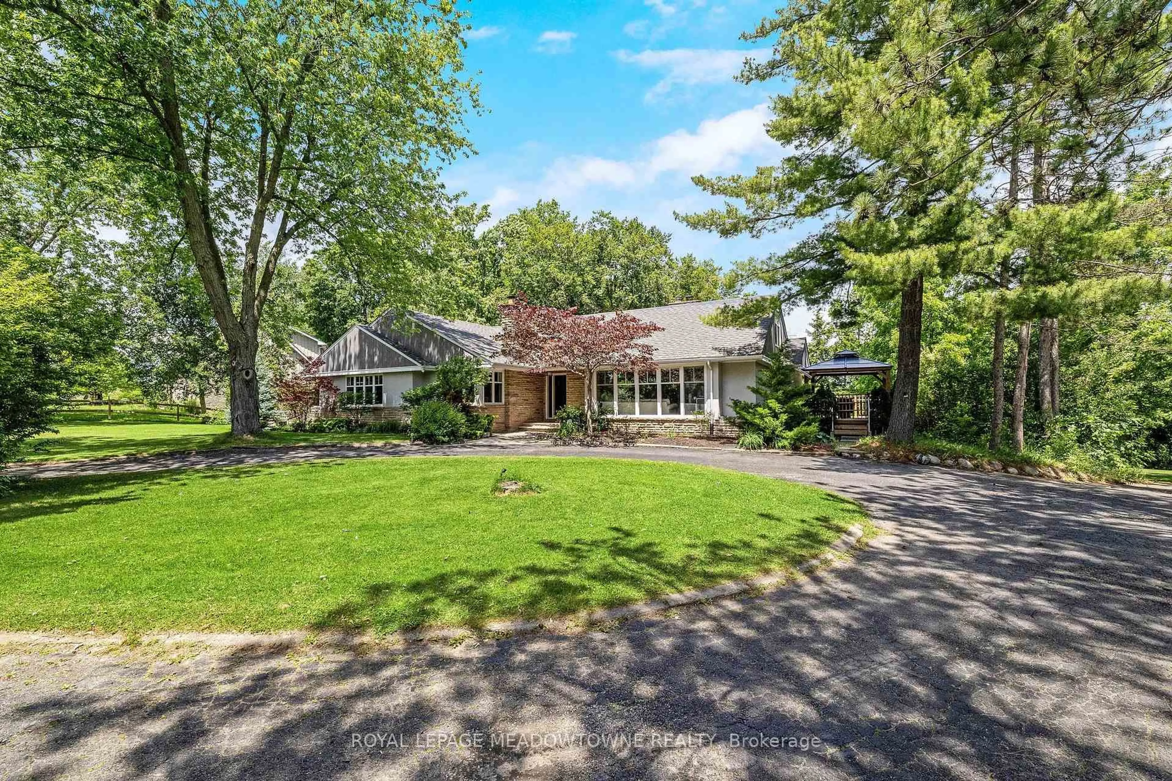 A pic from outside/outdoor area/front of a property/back of a property/a pic from drone, street for 161 Confederation St, Halton Hills Ontario L7G 4S8