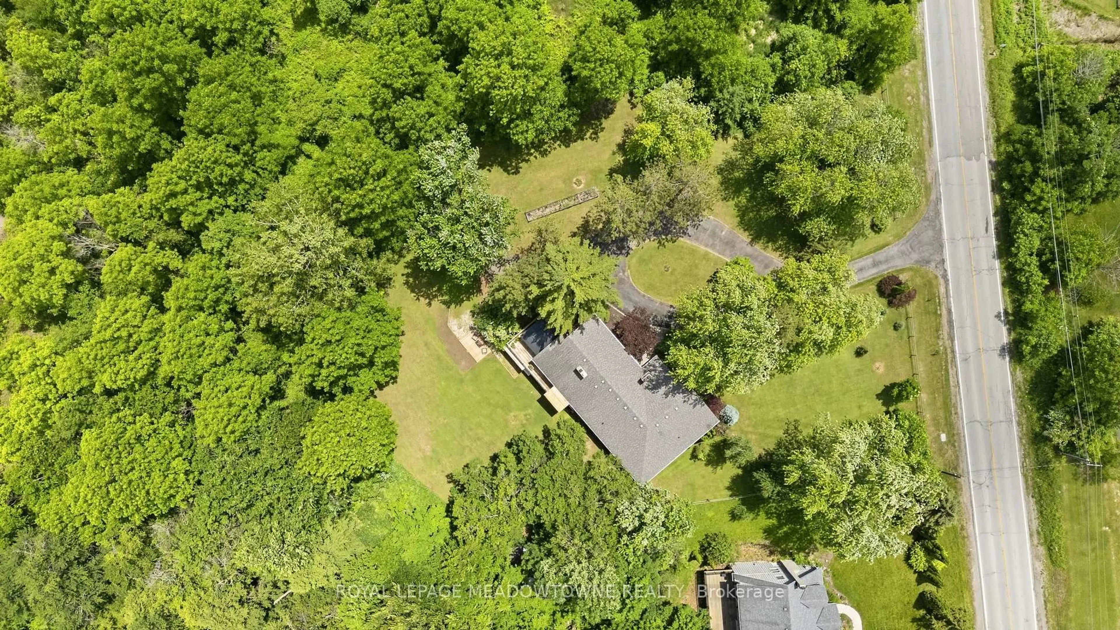 A pic from outside/outdoor area/front of a property/back of a property/a pic from drone, forest/trees view for 161 Confederation St, Halton Hills Ontario L7G 4S8