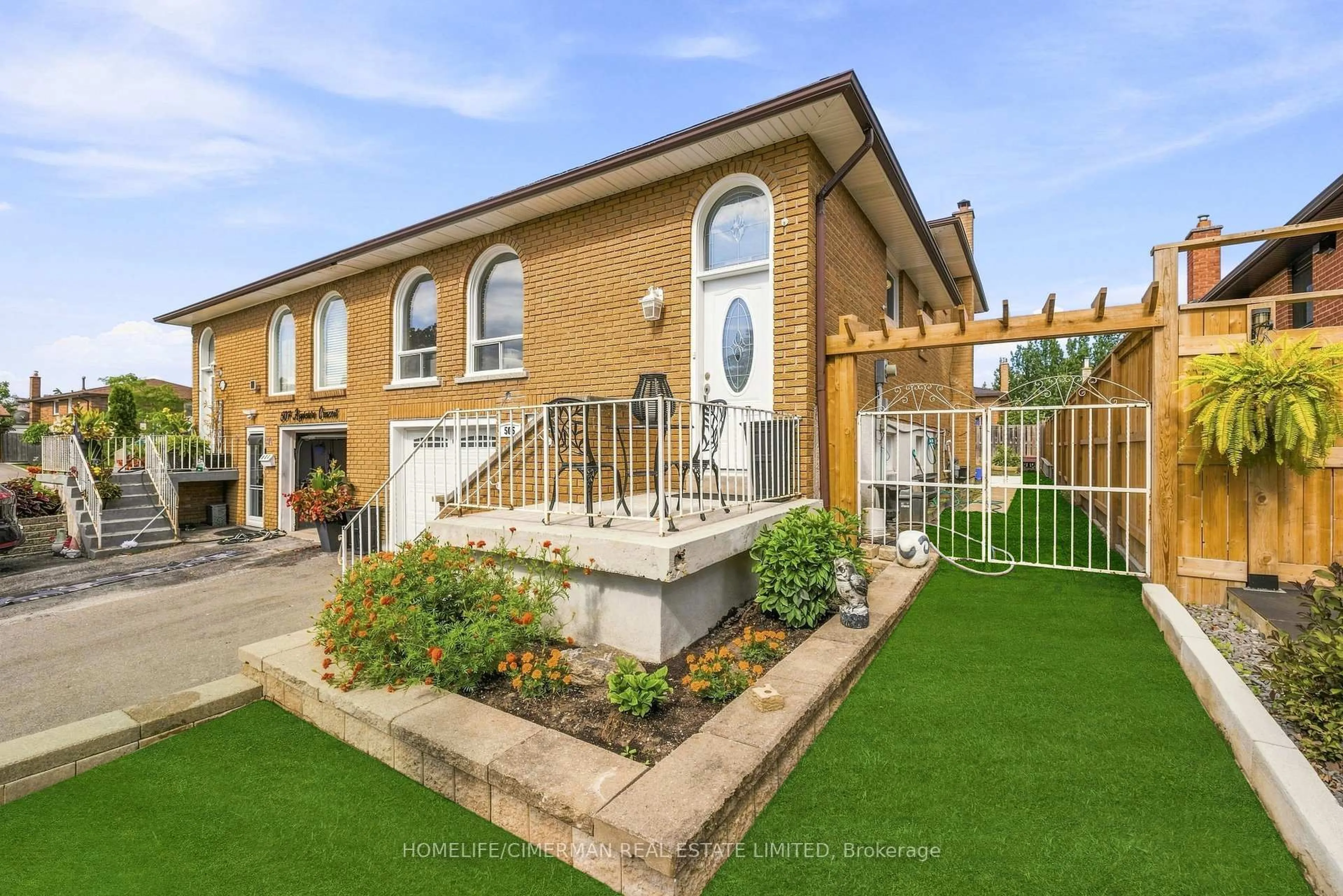 A pic from outside/outdoor area/front of a property/back of a property/a pic from drone, street for 505 Appledore Cres, Mississauga Ontario L5B 2L5