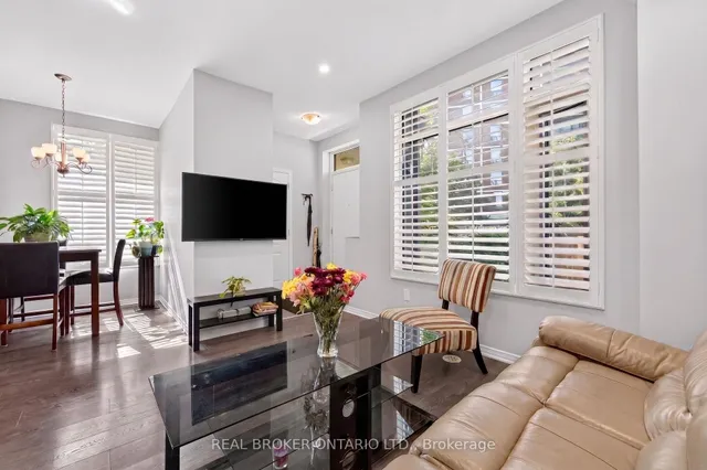 35 Applewood Lane #63, Toronto 2
