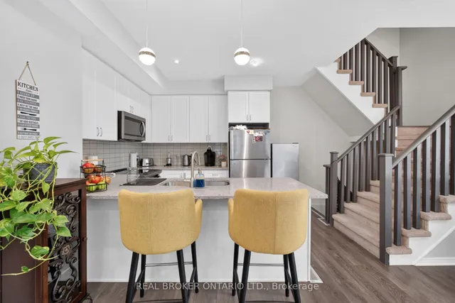 35 Applewood Lane #63, Toronto 5
