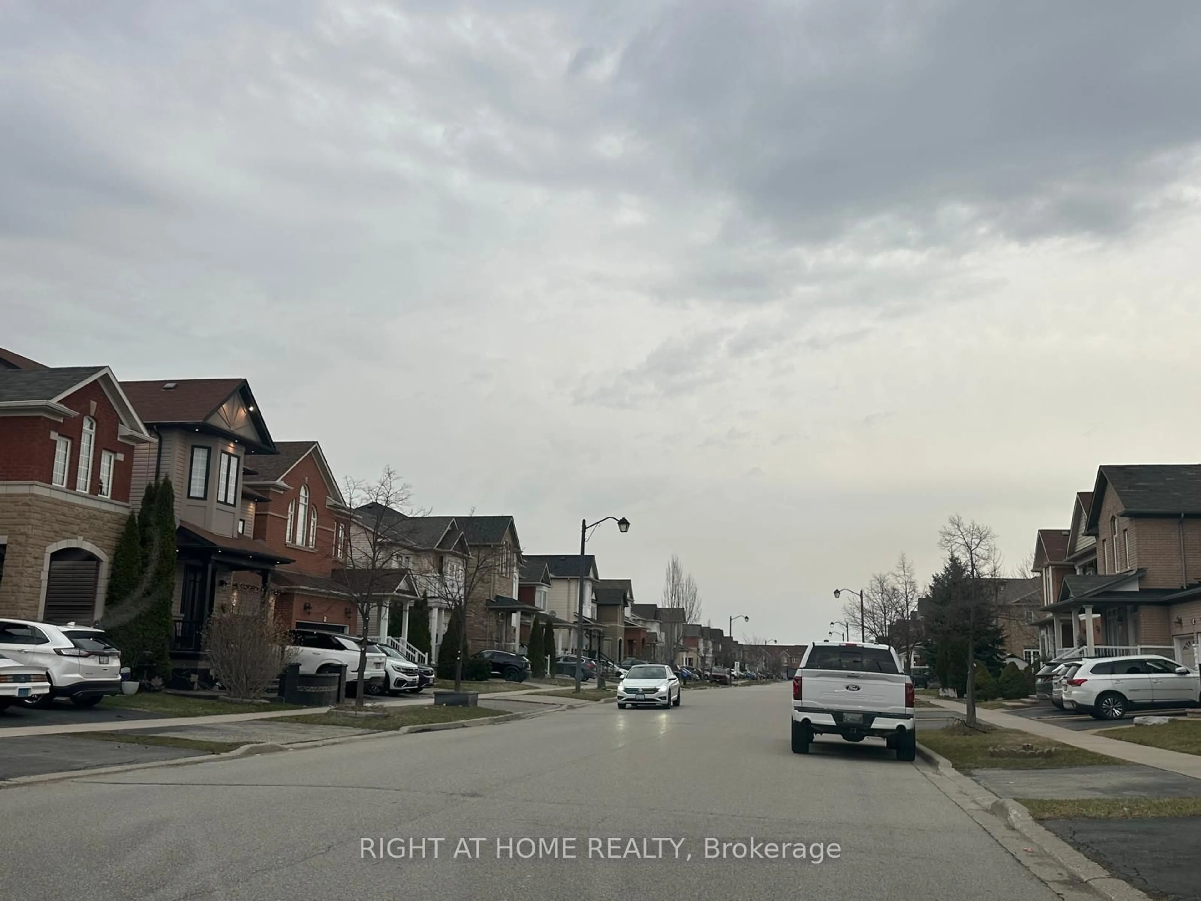 Blurry image for 1015 Mccuaig Dr, Milton Ontario L9T 6S4