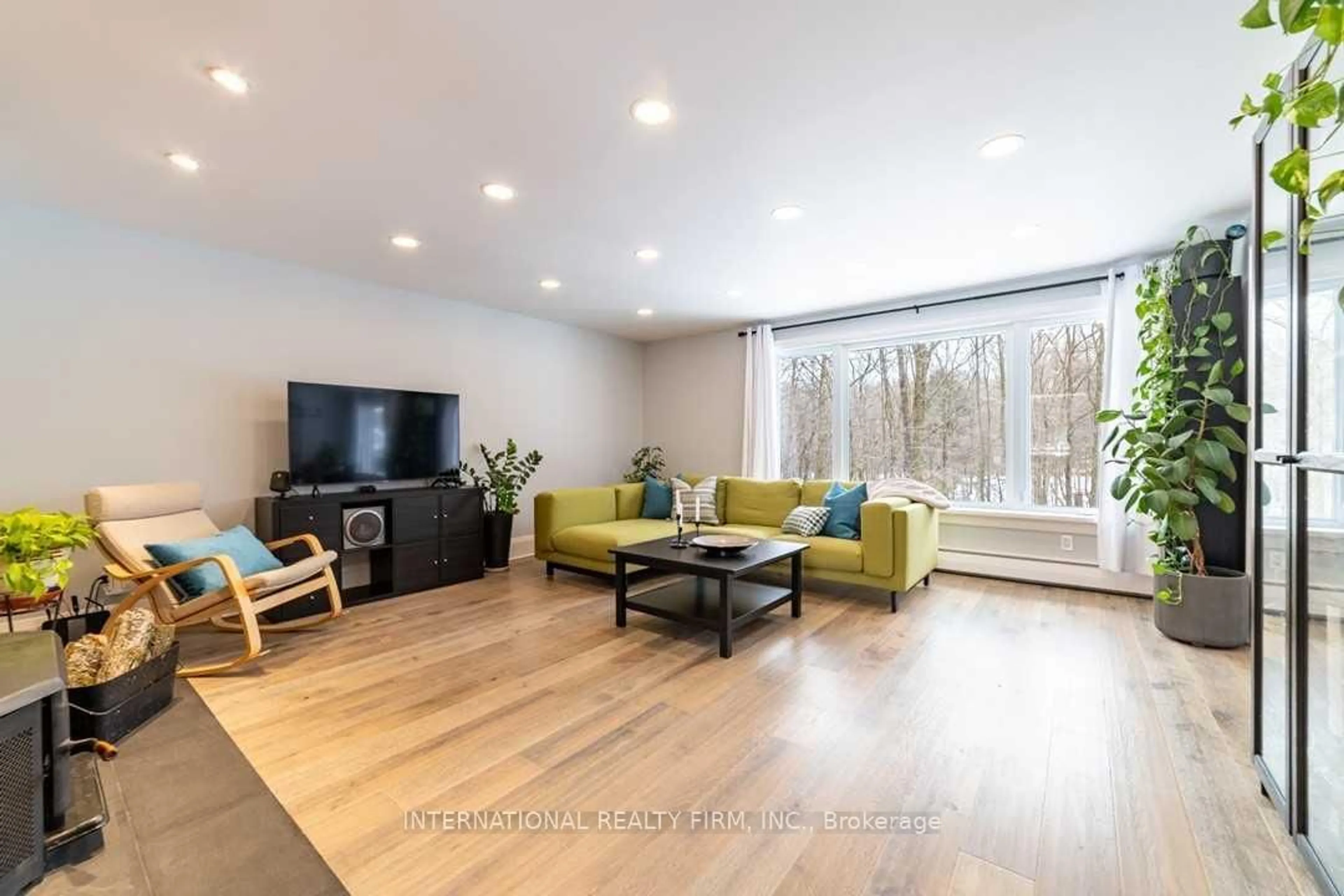 Living room with furniture, wood/laminate floor for 11382 Seventeen Sdrd, Halton Hills Ontario L0P 1H0