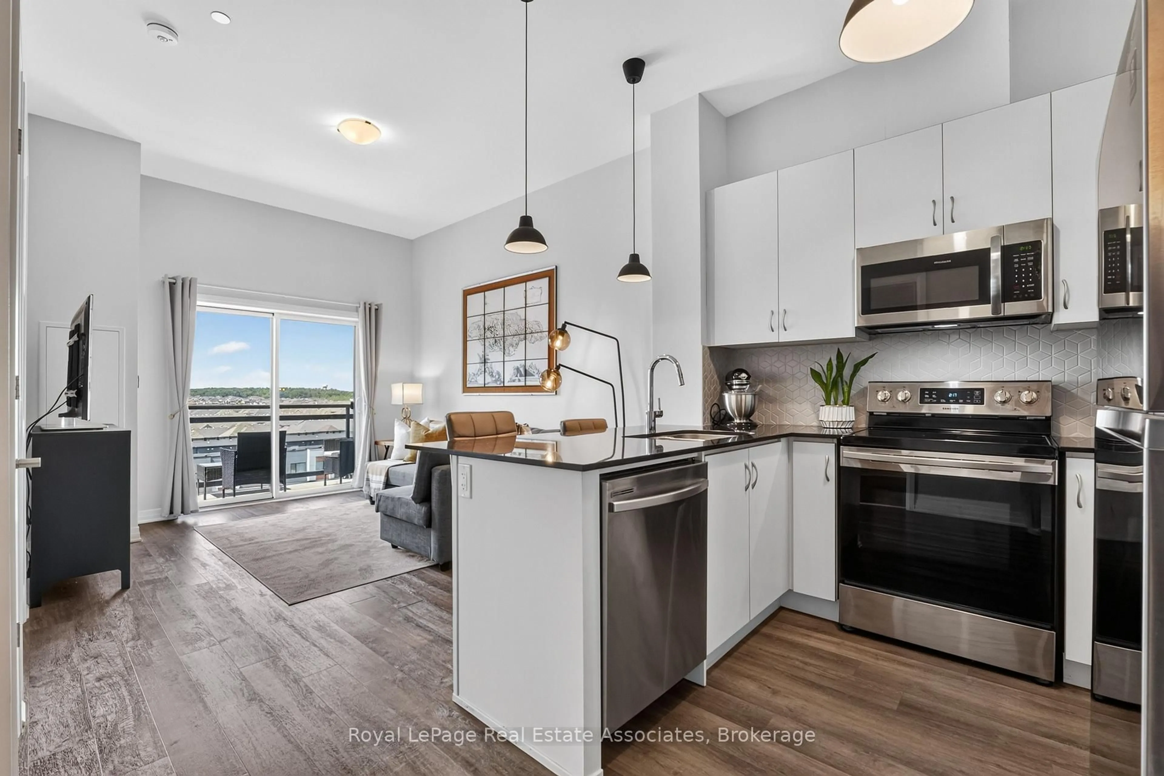 Open concept kitchen, unknown for 102 Grovewood Common #636, Oakville Ontario L6H 0X2