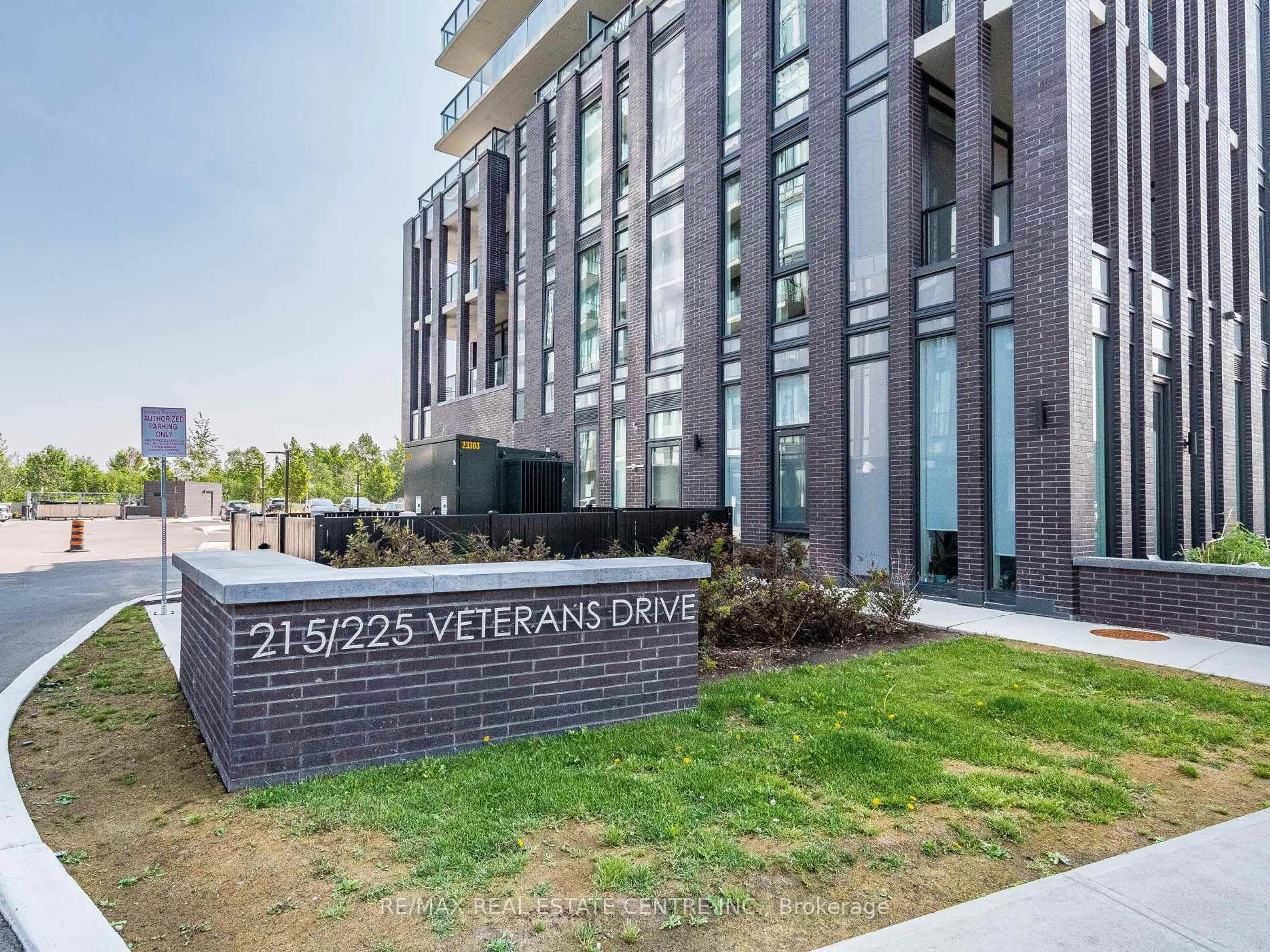 Unknown for 215 VETERANS Dr #211, Brampton Ontario L7A 5L6