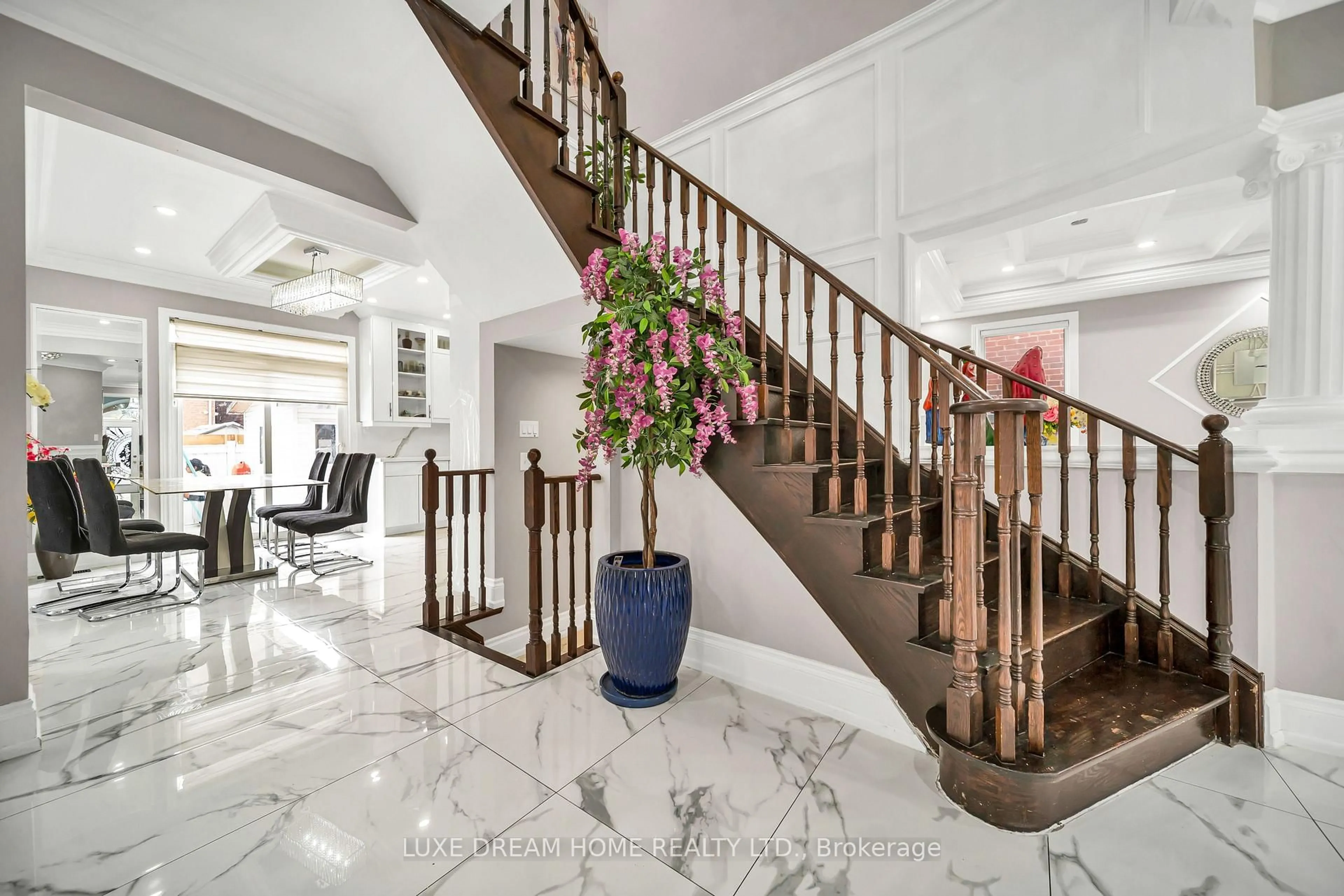 Indoor foyer for 16 Powell Dr, Brampton Ontario L6R 0L1