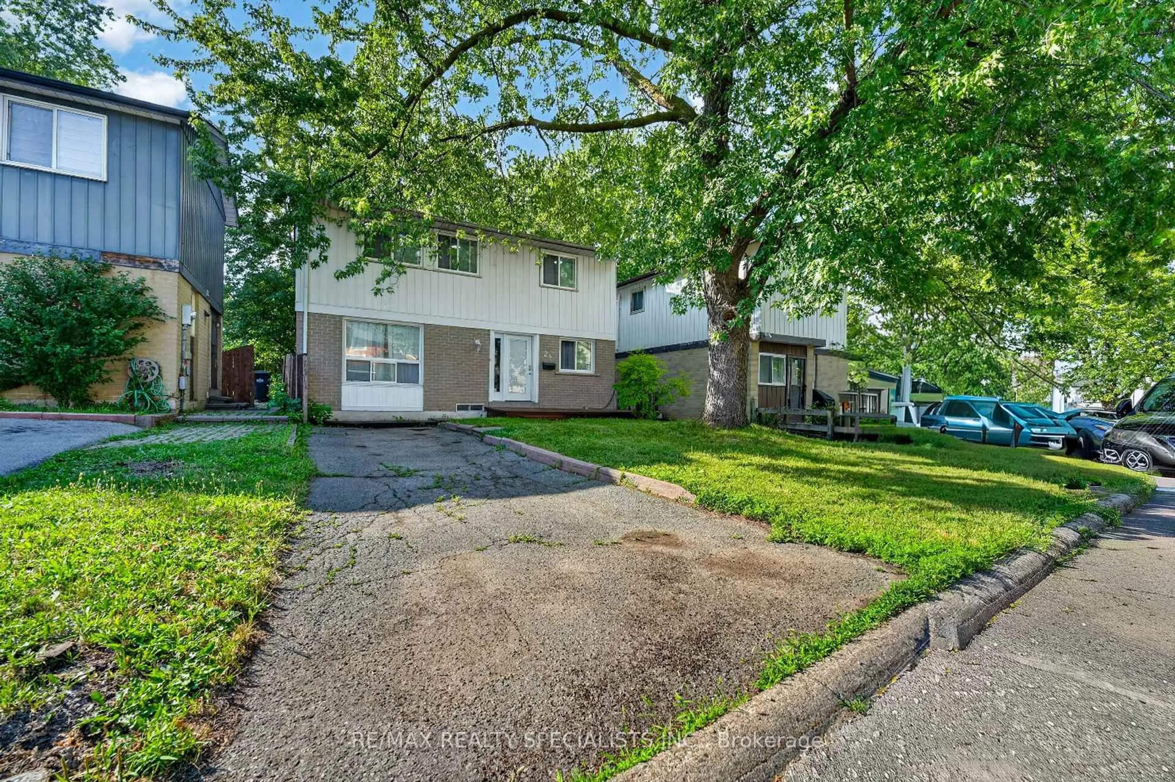 A pic from outside/outdoor area/front of a property/back of a property/a pic from drone, street for 24 Garrison Sq, Brampton Ontario L6S 2H3