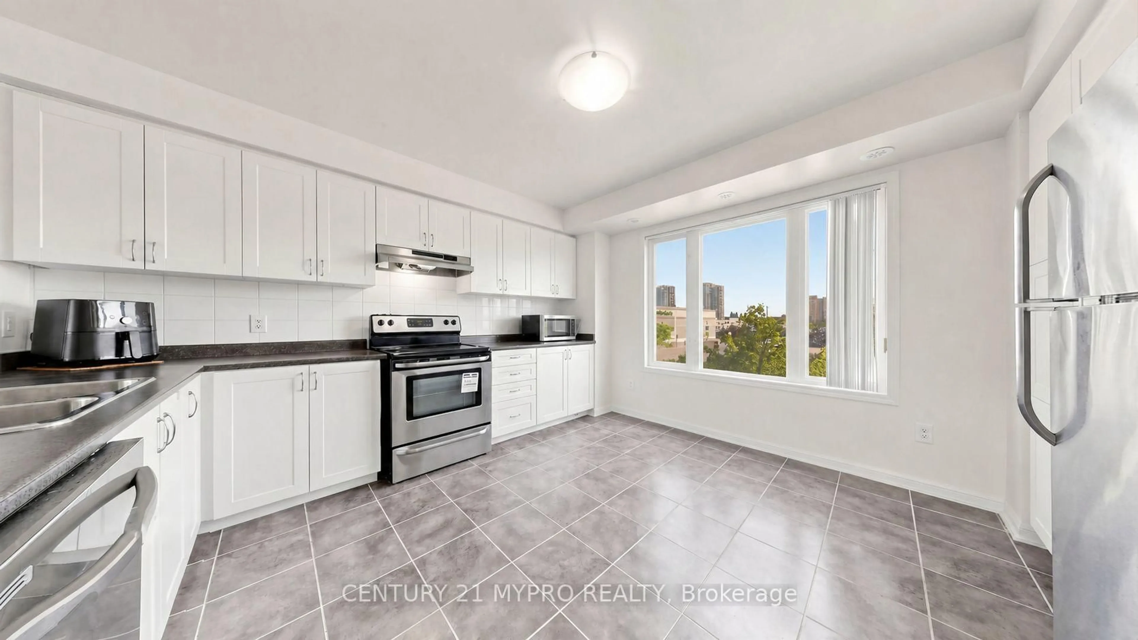 Standard kitchen, ceramic/tile floor for 2895 Hazelton Pl #3, Mississauga Ontario L5M 0S4
