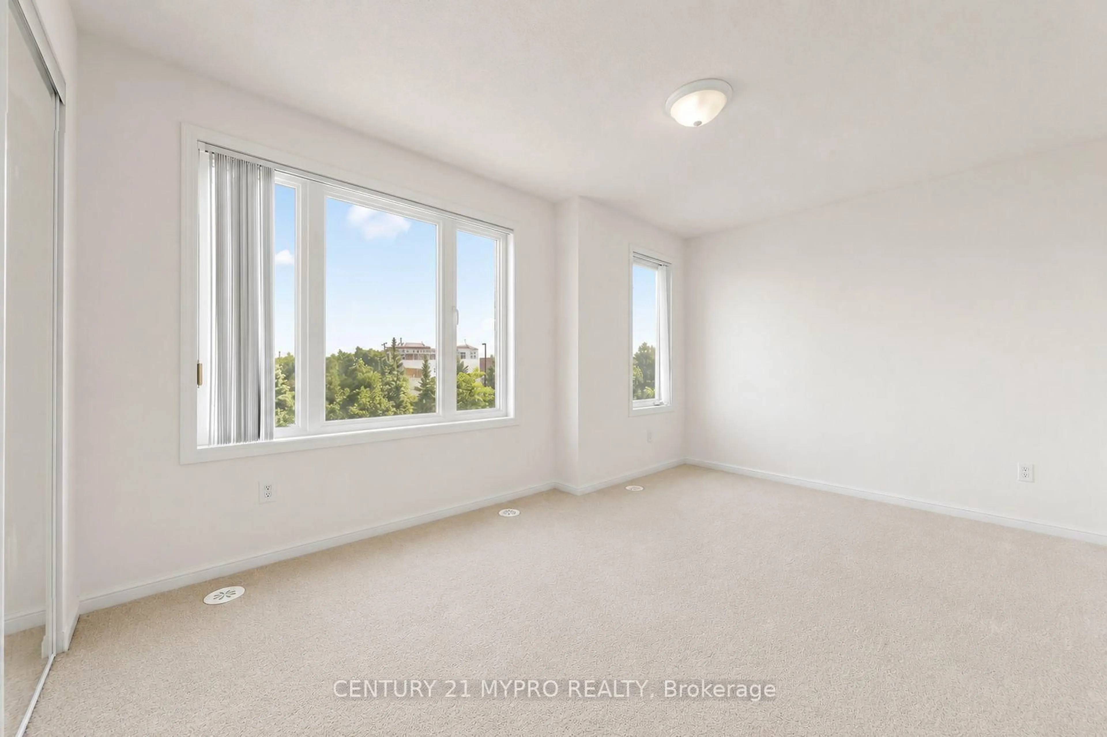 A pic of a room for 2895 Hazelton Pl #3, Mississauga Ontario L5M 0S4