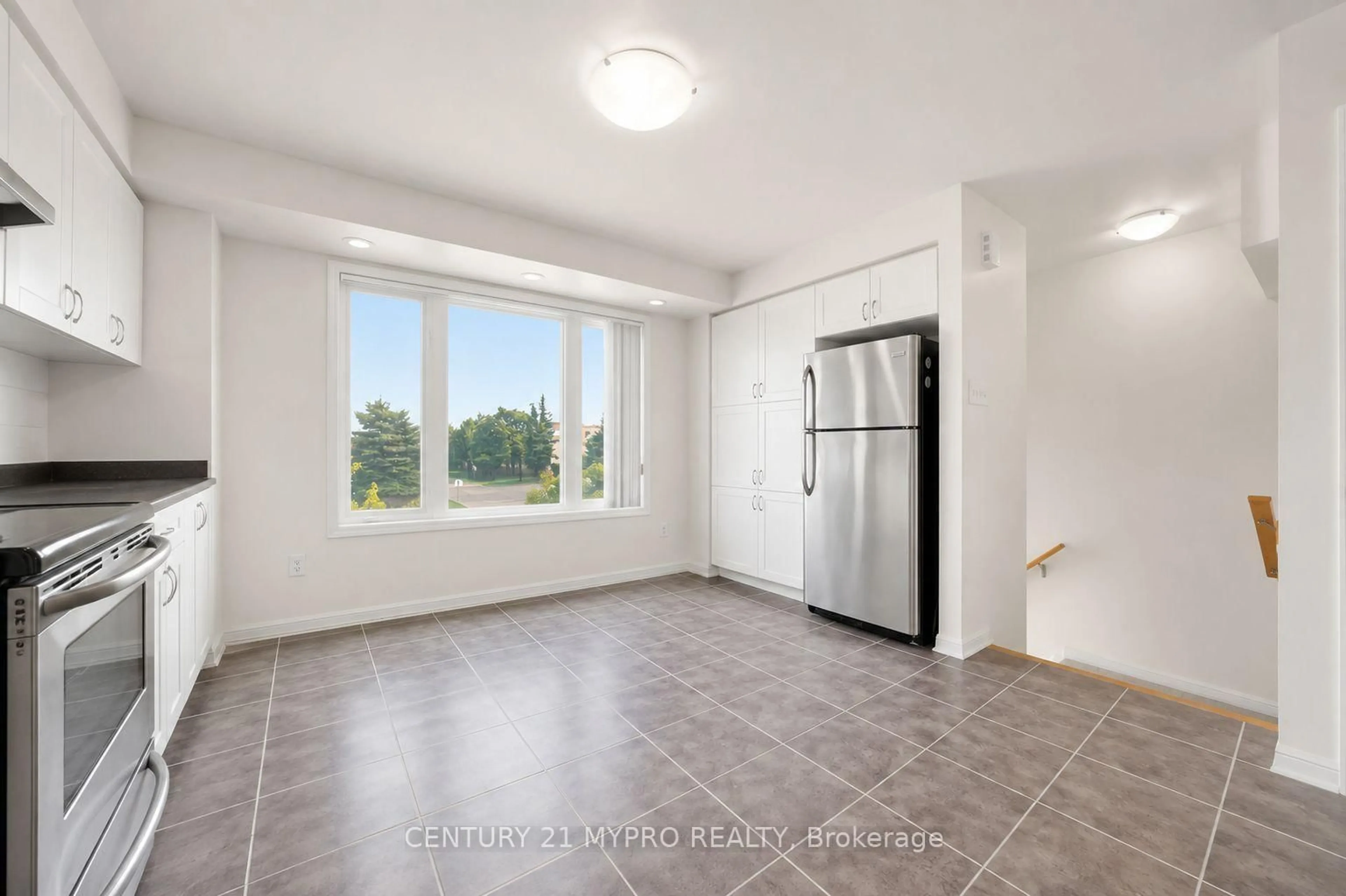 A pic of a room for 2895 Hazelton Pl #3, Mississauga Ontario L5M 0S4