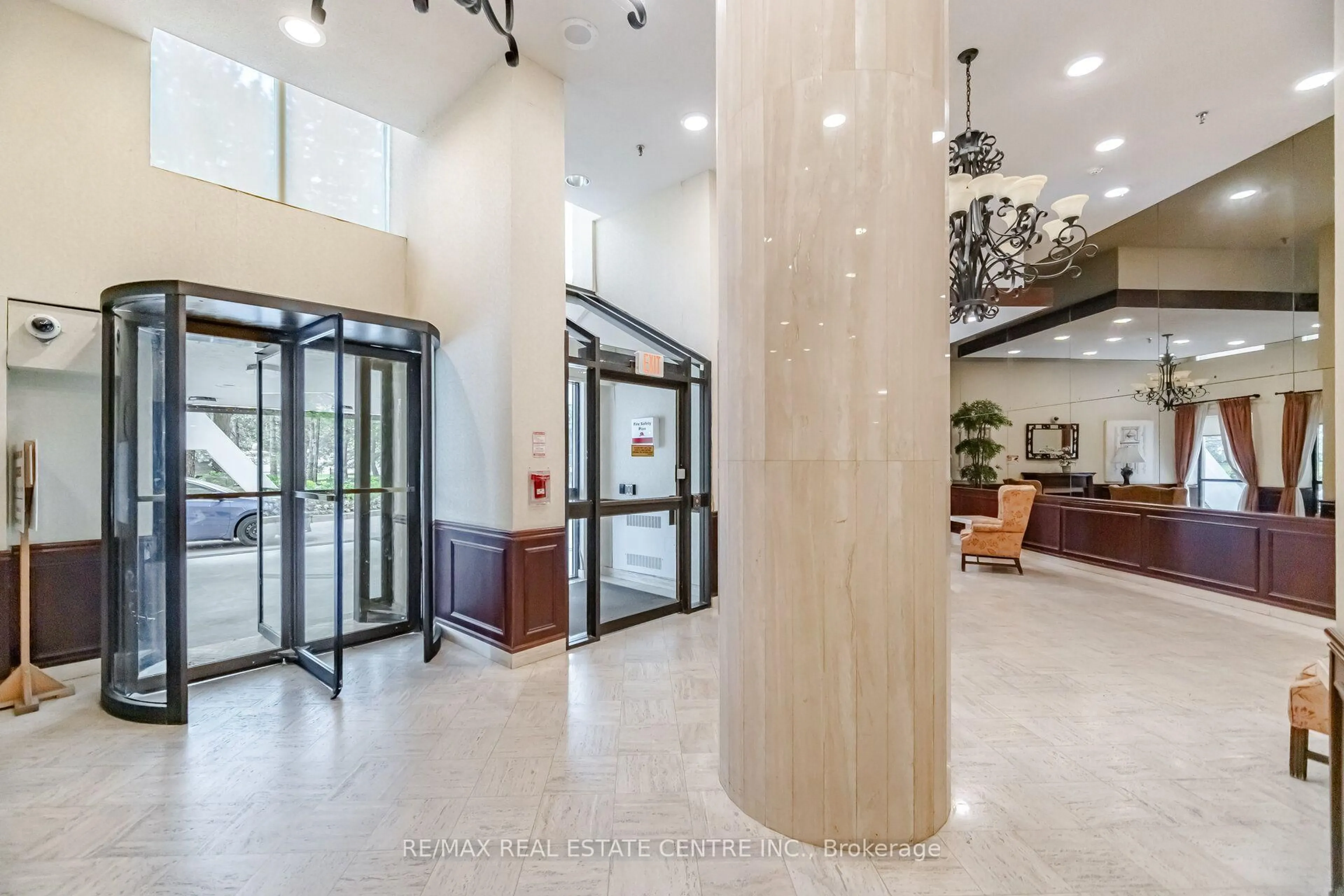 Unknown for 3650 Kaneff Cres #2601, Mississauga Ontario L5A 4A1