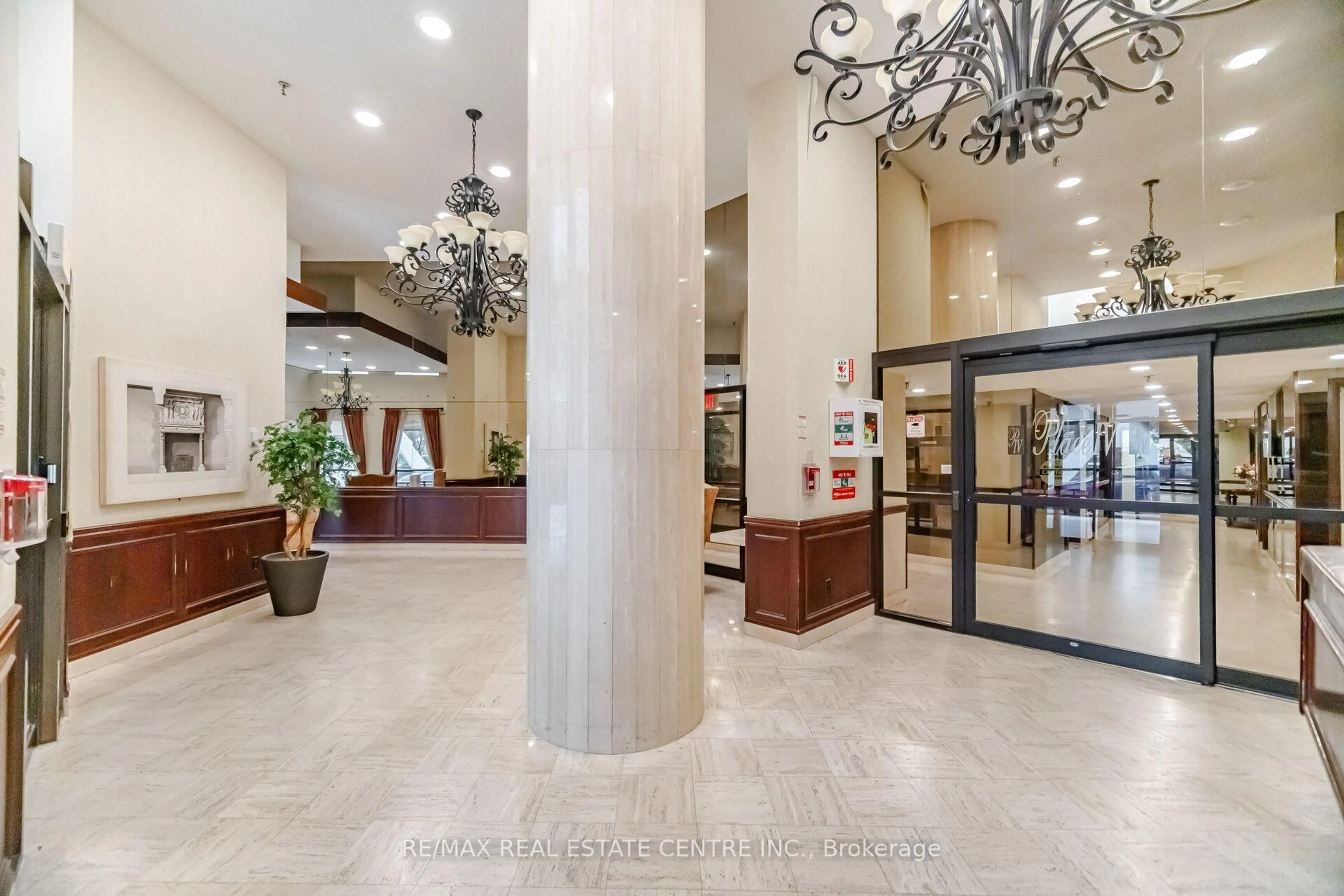 Lobby for 3650 Kaneff Cres #2601, Mississauga Ontario L5A 4A1