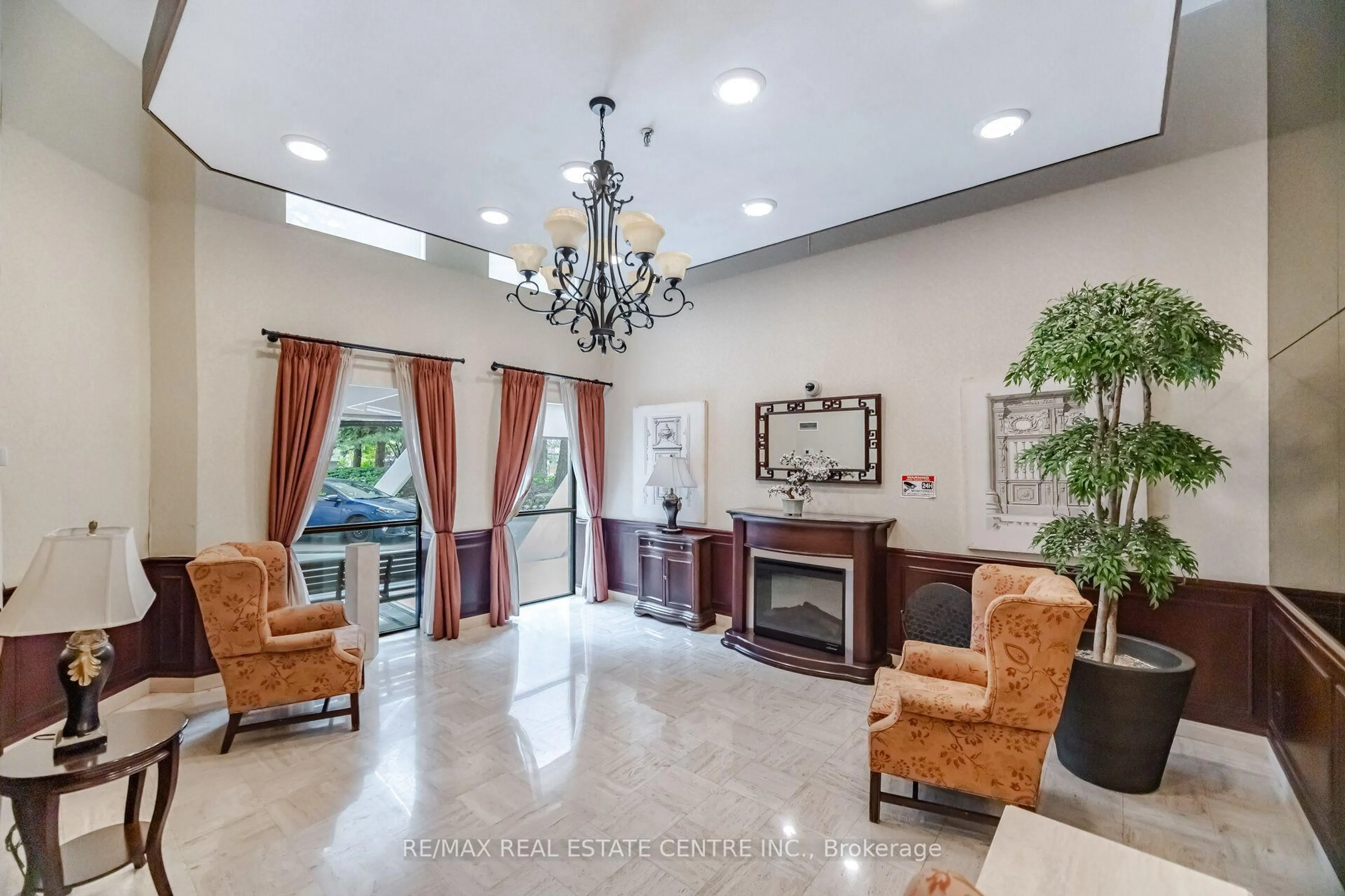 Unknown for 3650 Kaneff Cres #2601, Mississauga Ontario L5A 4A1