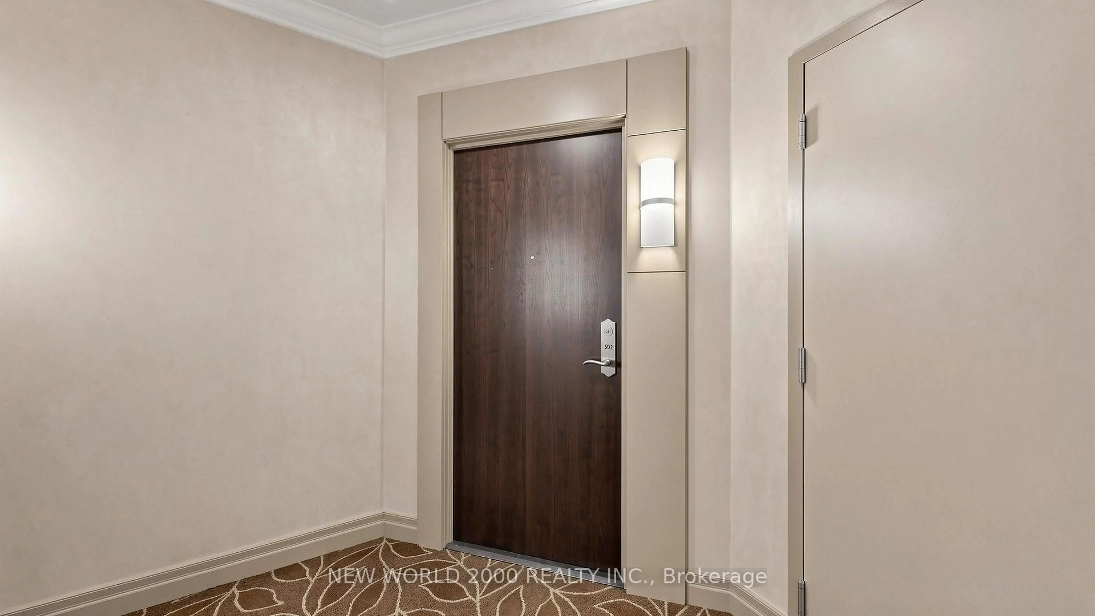 Indoor foyer for 100 John St #502, Brampton Ontario L6W 0A8