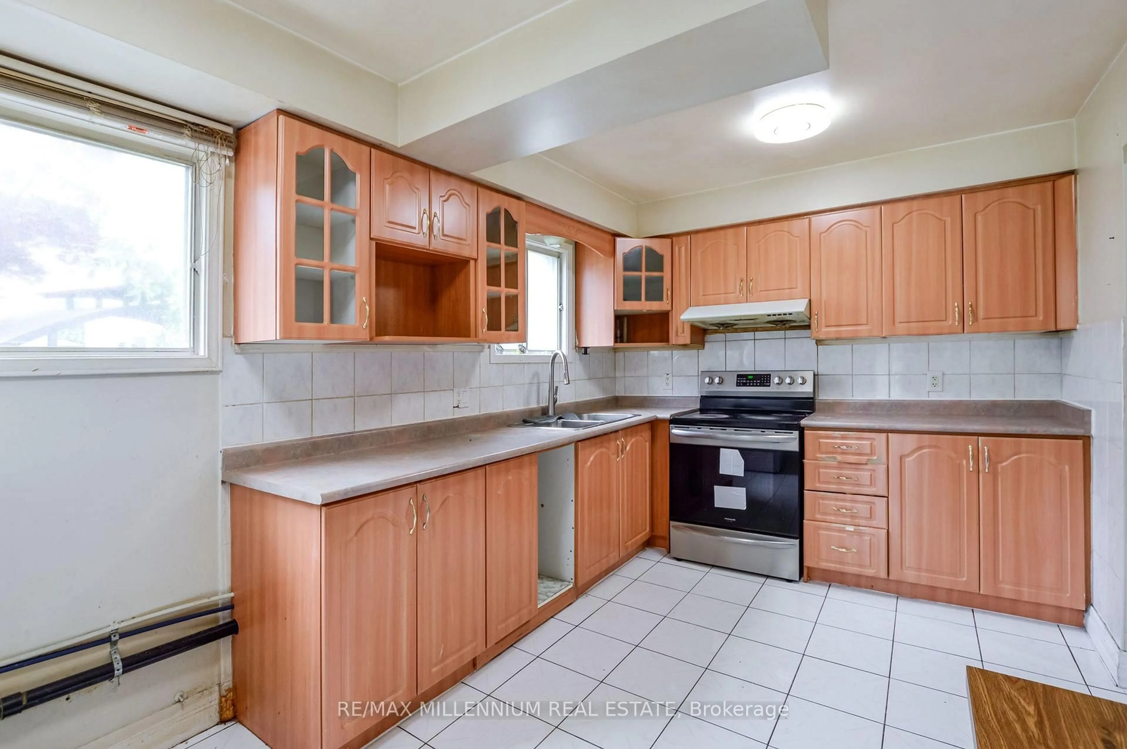 Standard kitchen, unknown for 651 Shetani Pl, Mississauga Ontario L5B 2Z7