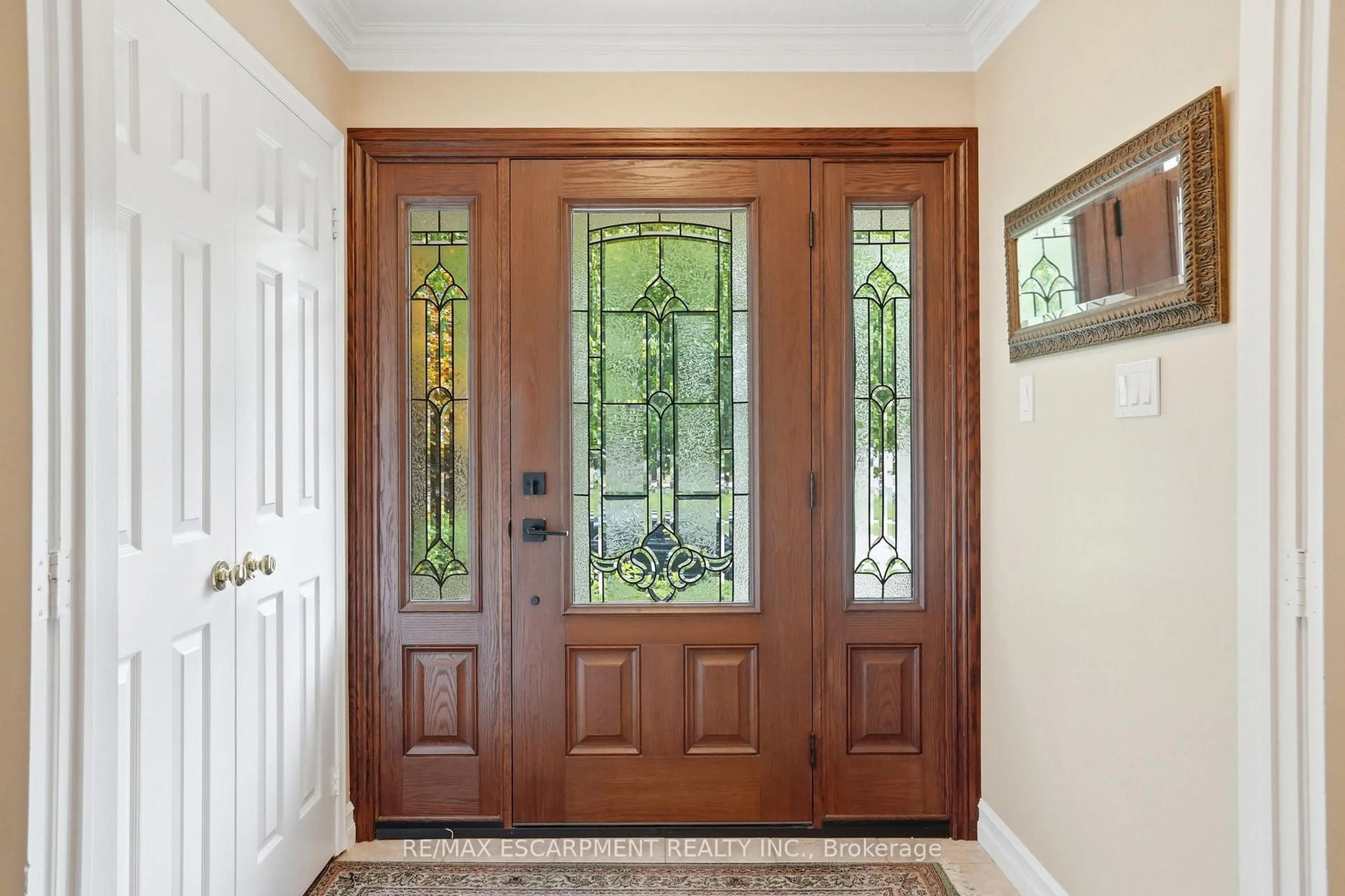Indoor entryway for 4129 Millcroft Park Dr, Burlington Ontario L7M 3V1