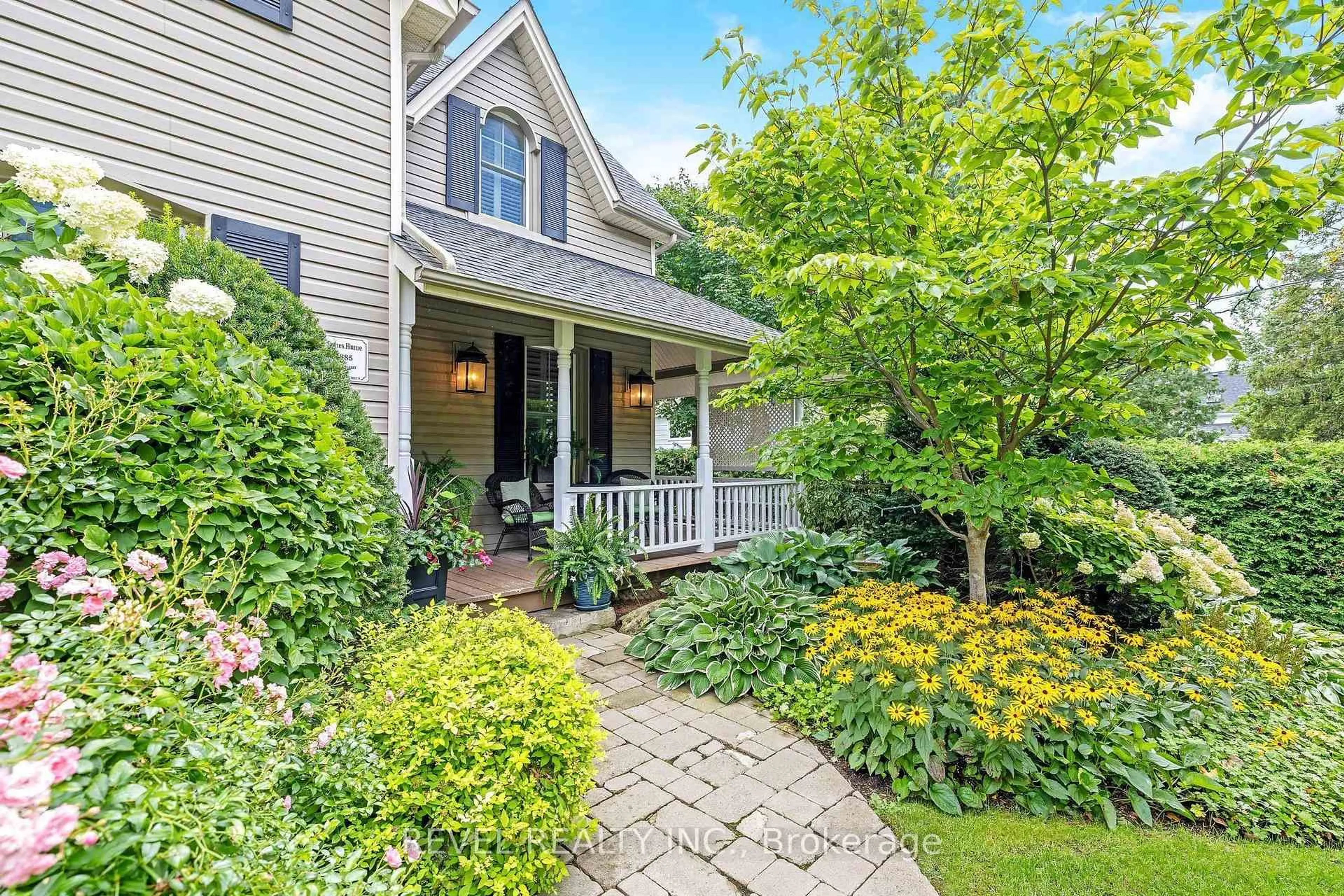 Home with brick exterior material, street for 22 MARY St, Milton Ontario L9T 1L5
