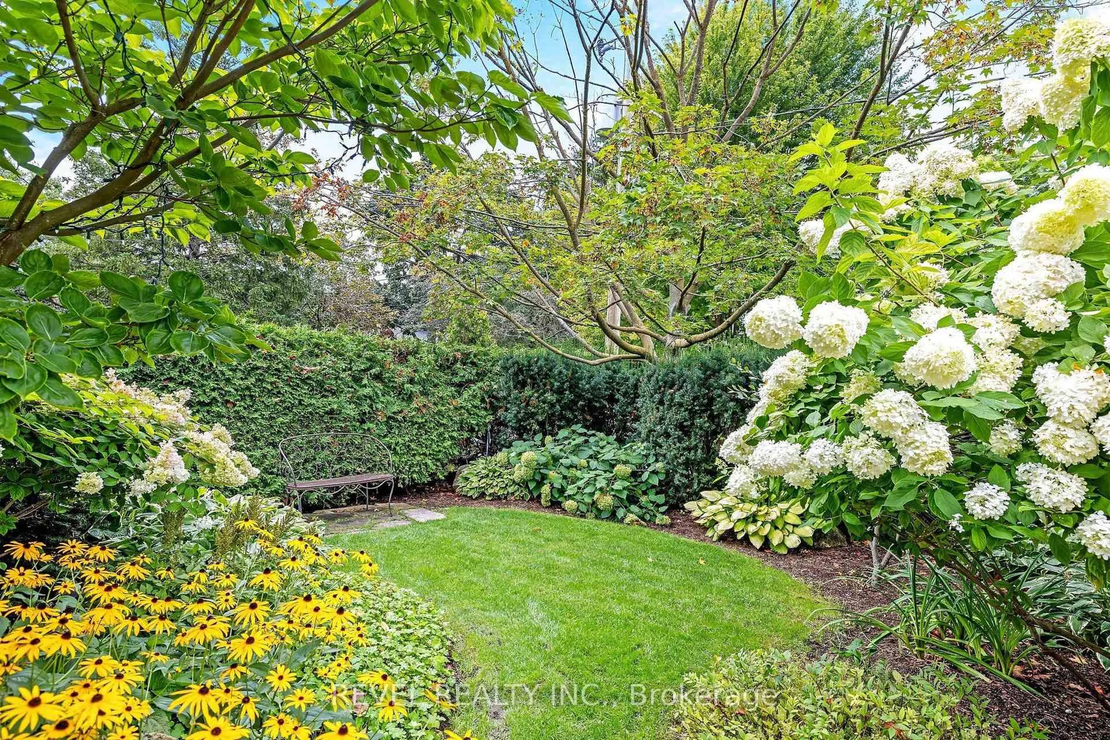 A pic from outside/outdoor area/front of a property/back of a property/a pic from drone, forest/trees view for 22 MARY St, Milton Ontario L9T 1L5