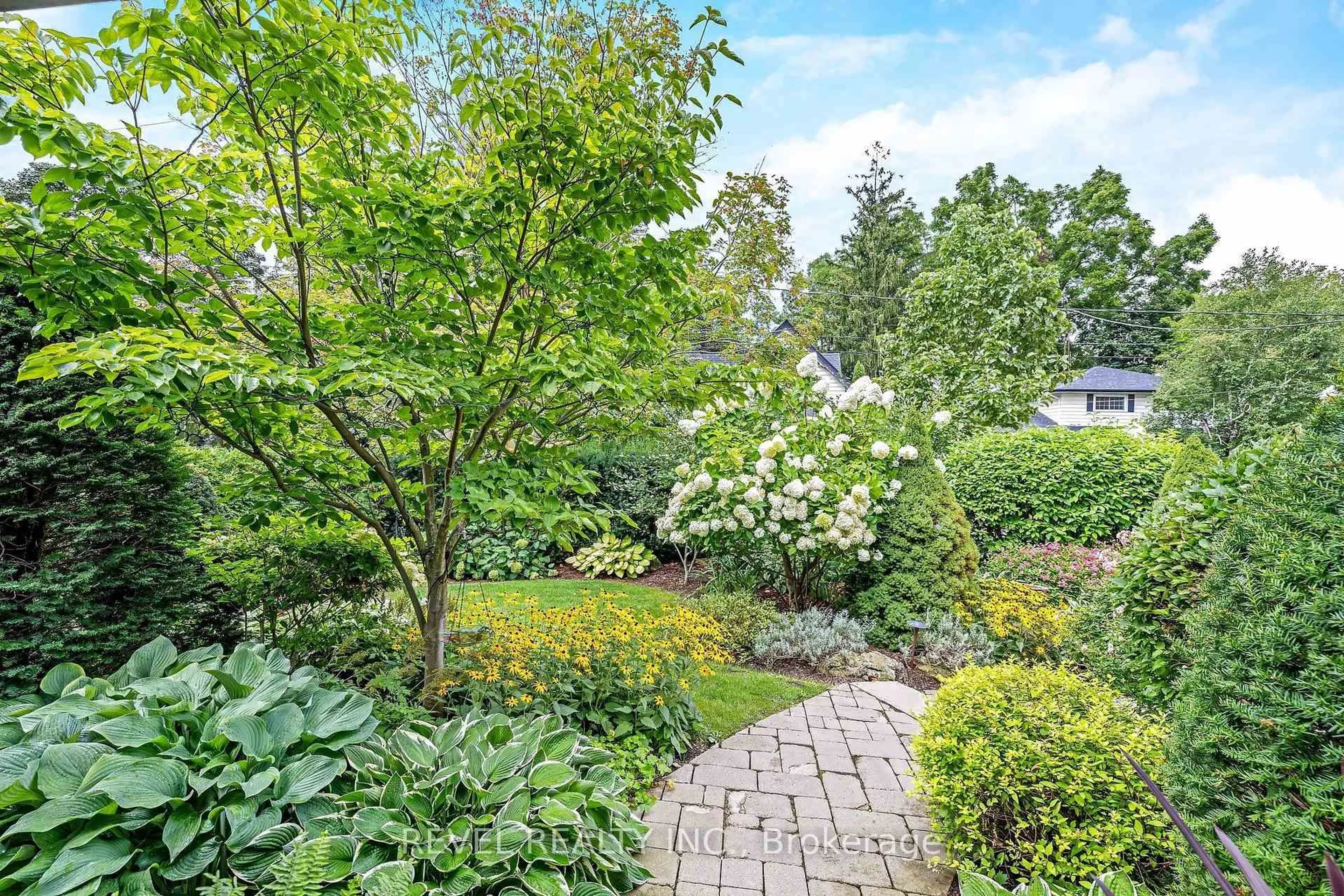 Patio, unknown for 22 MARY St, Milton Ontario L9T 1L5