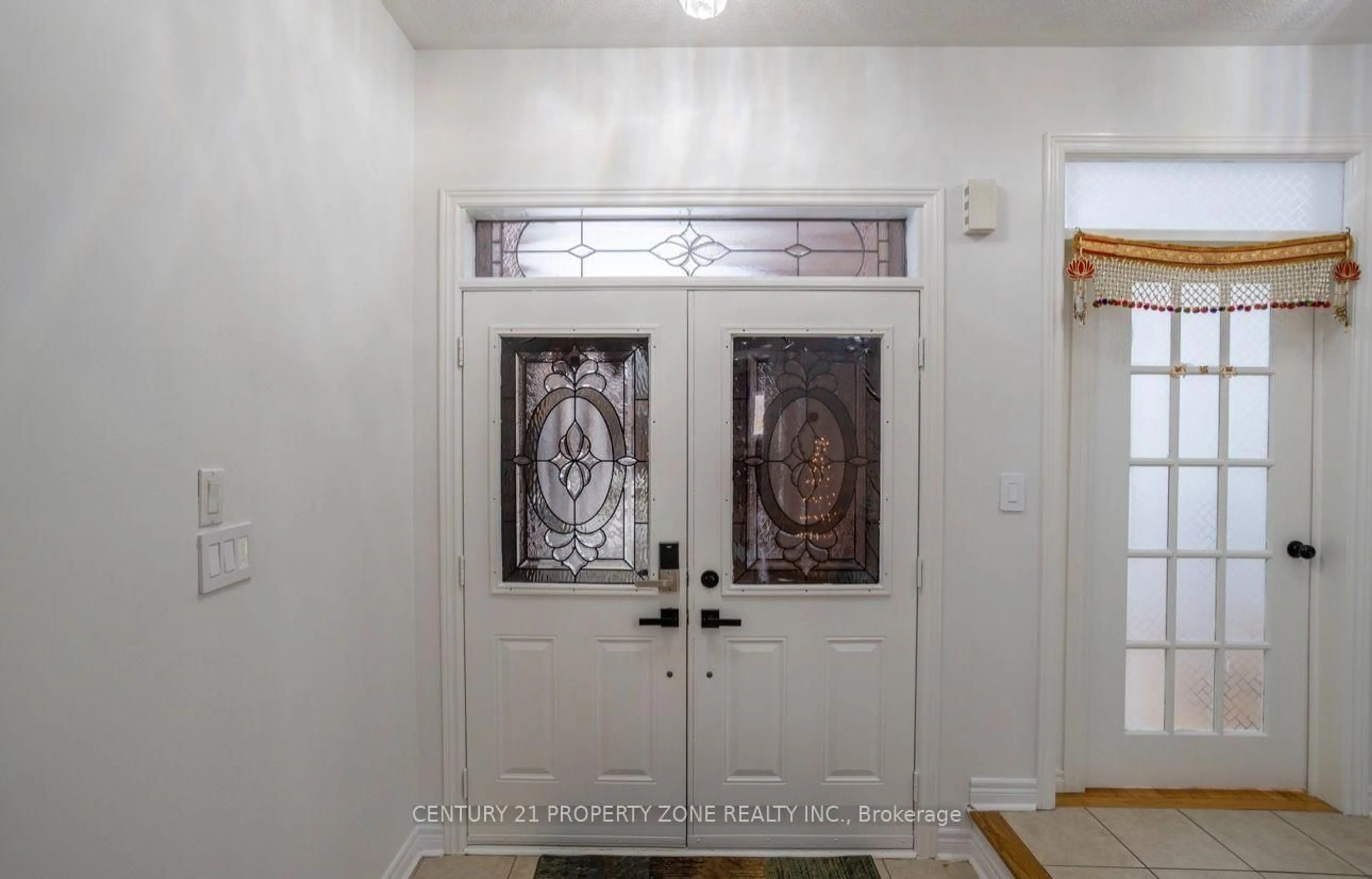 Indoor entryway for 31 Game Creek Cres, Brampton Ontario L7A 0K3
