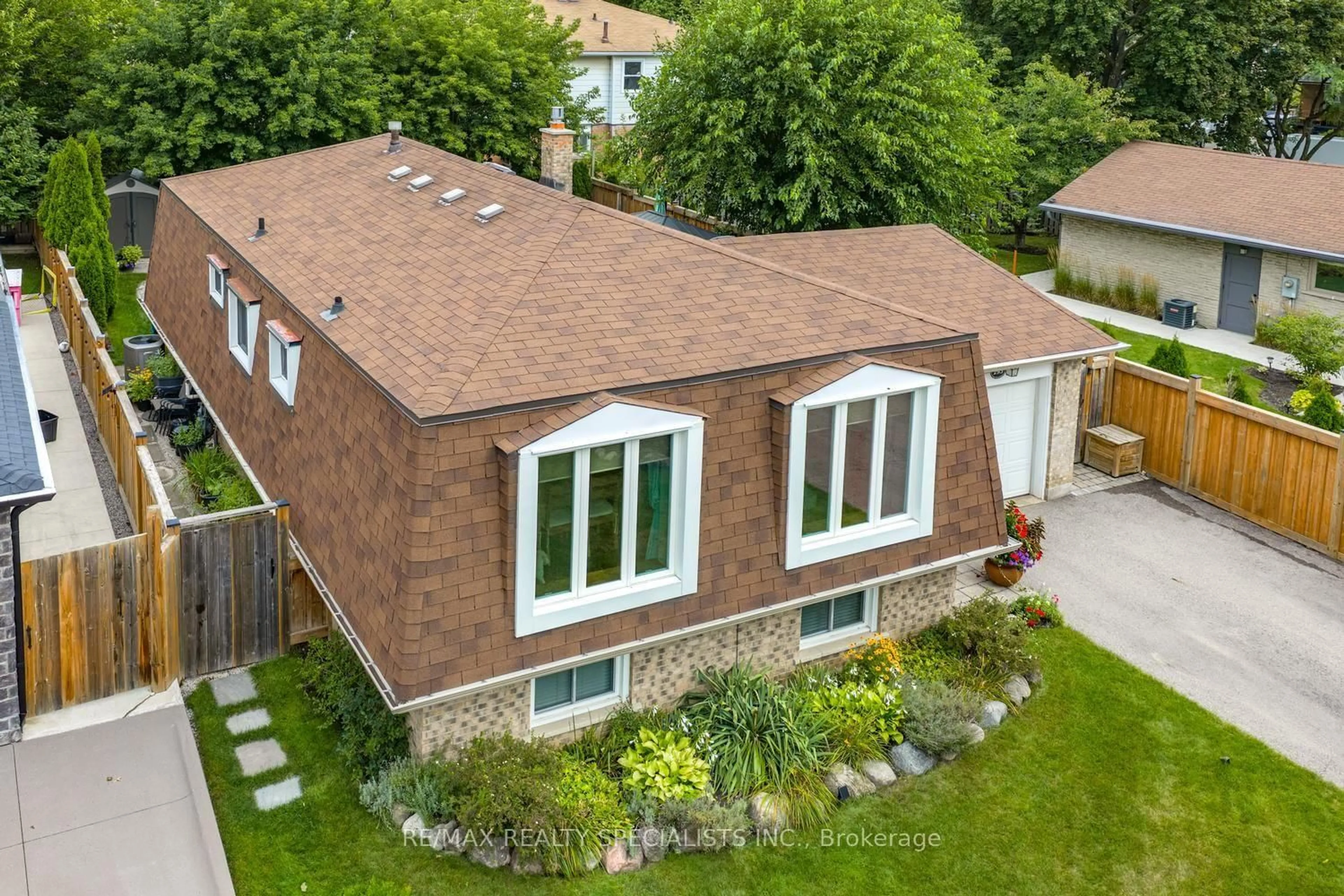 Home with brick exterior material, street for 293 Louis Dr, Mississauga Ontario L5B 1Z2